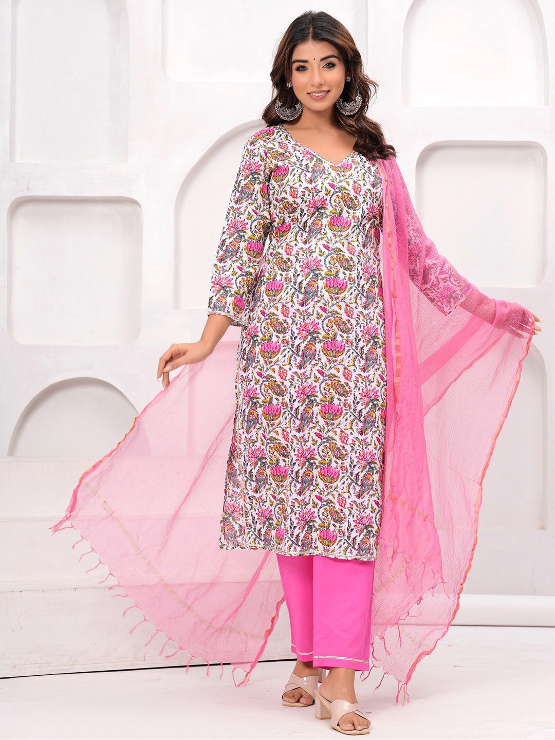 NAMDEV Ethnic Motifs Straight Regular Pure Cotton Kurta with Trousers & Dupatta, Pink
NAMDEV Ethnic Motifs Straight Regular Pure Cotton Kurta with Trousers & Dupatta, Pink