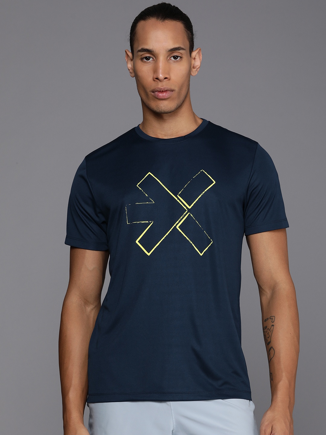 HRX by Hrithik Roshan Brand Logo Printed Rapid-Dry Antimicrobial Training T-shirt, Navy blue
HRX by Hrithik Roshan Brand Logo Printed Rapid-Dry Antimicrobial Training T-shirt, Navy blue