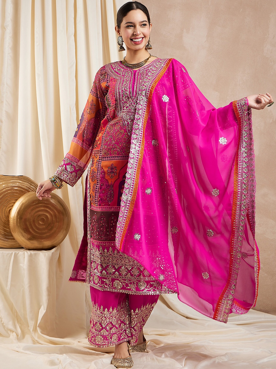RAJGRANTH Floral Embroidered Regular Beads and Stones Kurta with Palazzos & Dupatta, Pink
RAJGRANTH Floral Embroidered Regular Beads and Stones Kurta with Palazzos & Dupatta, Pink
