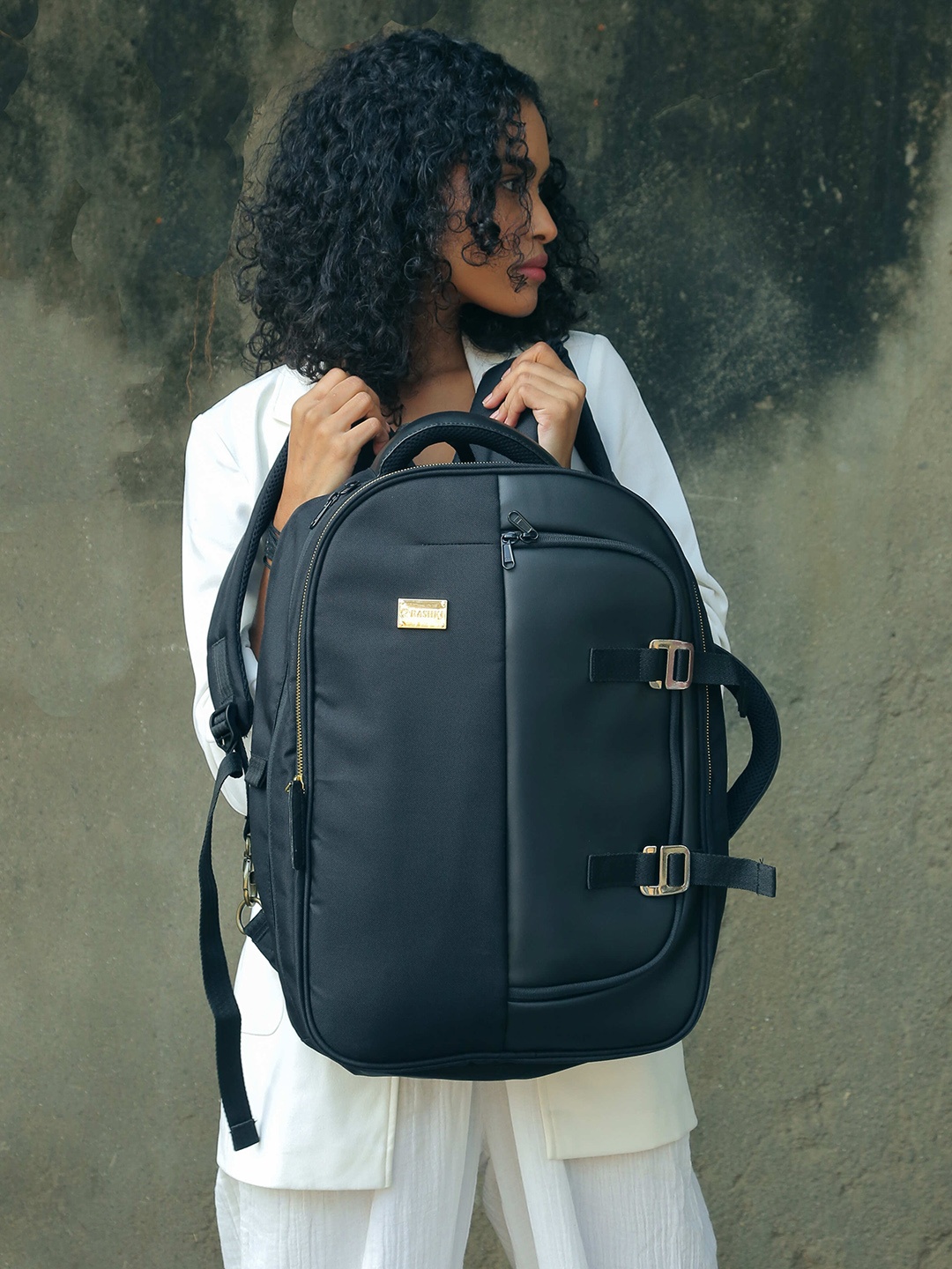 RASHKI Unisex Brand Logo Contrast Detail Backpack with USB Charging Port - Up to 16 inch, Black
RASHKI Unisex Brand Logo Contrast Detail Backpack with USB Charging Port - Up to 16 inch, Black