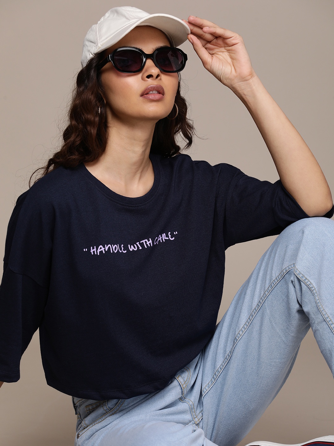 The Roadster Life Co. Typography Printed Drop-Shoulder Sleeves Boxy T-shirt, Navy blue
The Roadster Life Co. Typography Printed Drop-Shoulder Sleeves Boxy T-shirt, Navy blue