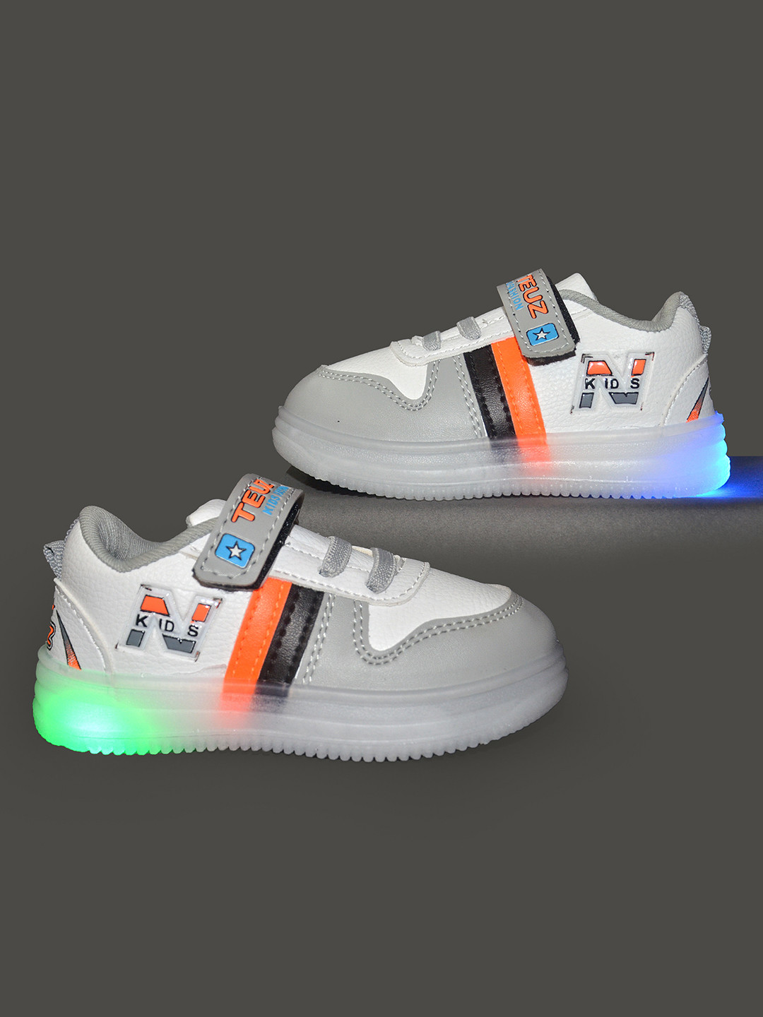 BAESD Kids Printed Round Toe LED Sneakers, Grey
BAESD Kids Printed Round Toe LED Sneakers, Grey