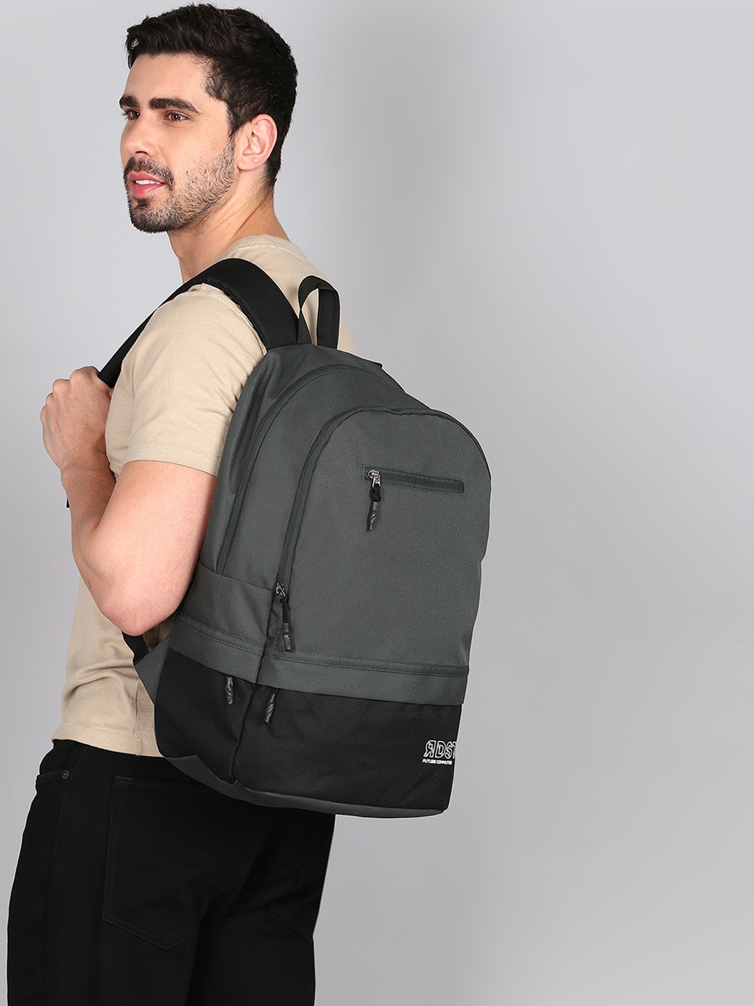 The Roadster Lifestyle Co. Unisex Waterproof Colourblocked Laptop Backpacks - 35L, Green
The Roadster Lifestyle Co. Unisex Waterproof Colourblocked Laptop Backpacks - 35L, Green