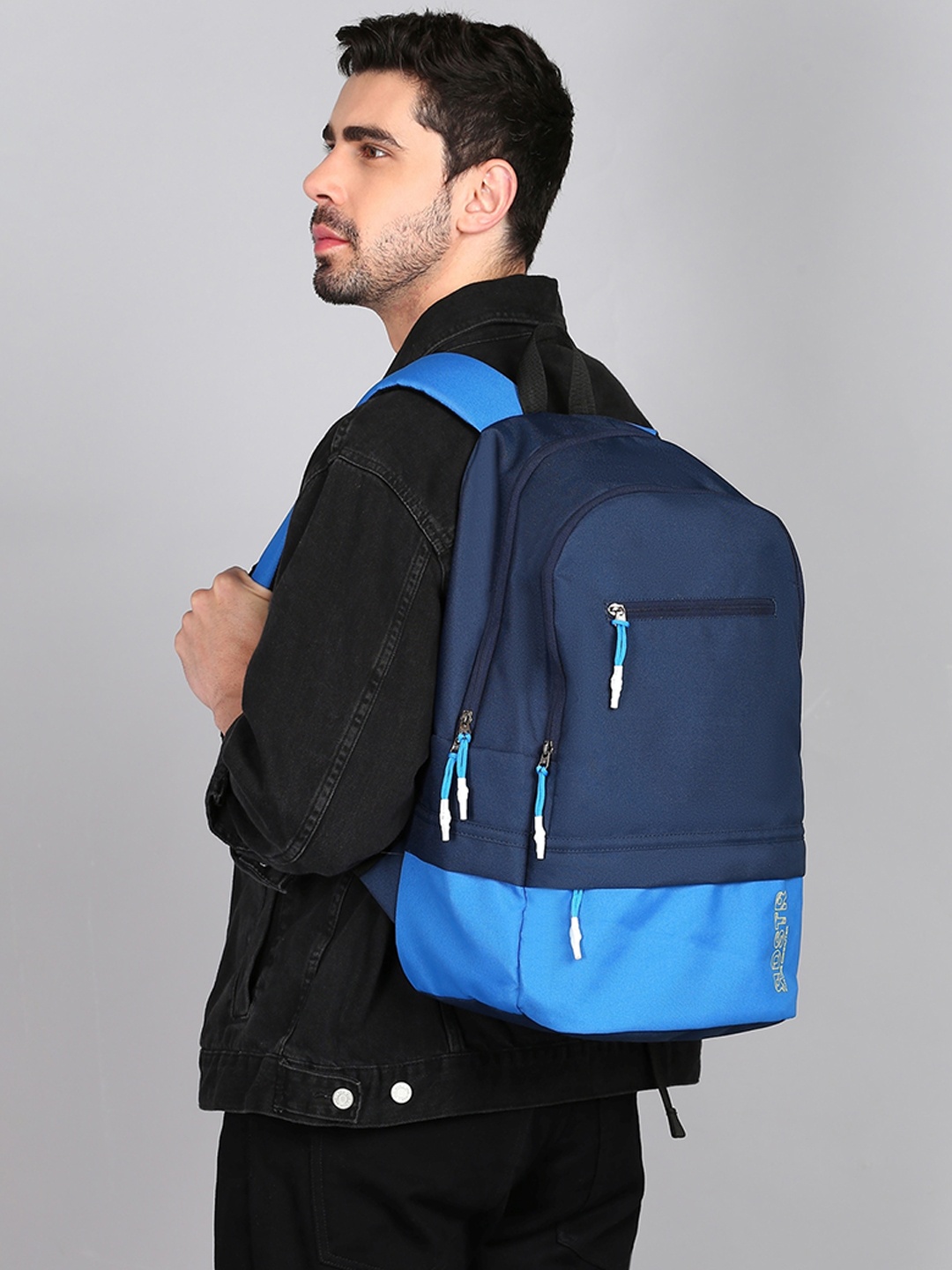 The Roadster Lifestyle Co. Unisex Colorblocked Anti-Theft Laptop Backpacks - 35L, Navy blue
The Roadster Lifestyle Co. Unisex Colorblocked Anti-Theft Laptop Backpacks - 35L, Navy blue