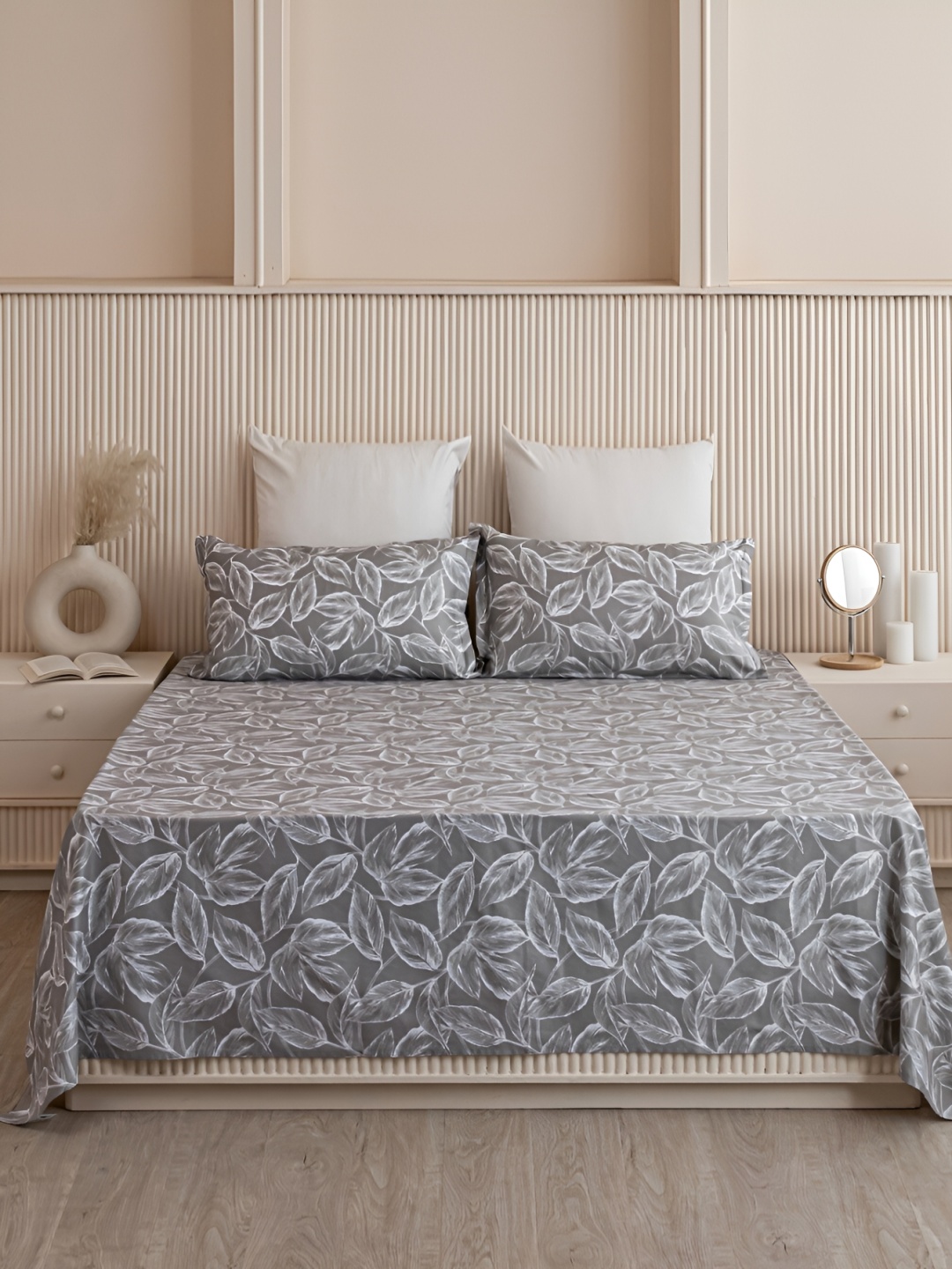 HOMEMONDE Grey & White Floral Printed 210 TC Cotton King Bedsheet with 2 Pillow Covers
HOMEMONDE Grey & White Floral Printed 210 TC Cotton King Bedsheet with 2 Pillow Covers