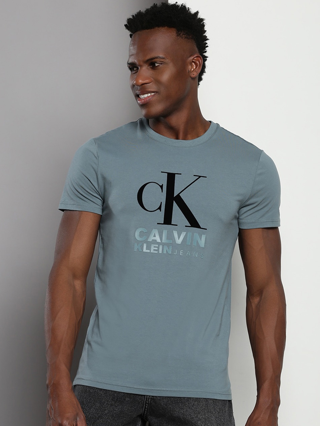 Calvin Klein Jeans Brand Logo Printed Applique Round Neck Short Sleeves Cotton Slim Fit T-shirt, Blue
Calvin Klein Jeans Brand Logo Printed Applique Round Neck Short Sleeves Cotton Slim Fit T-shirt, Blue