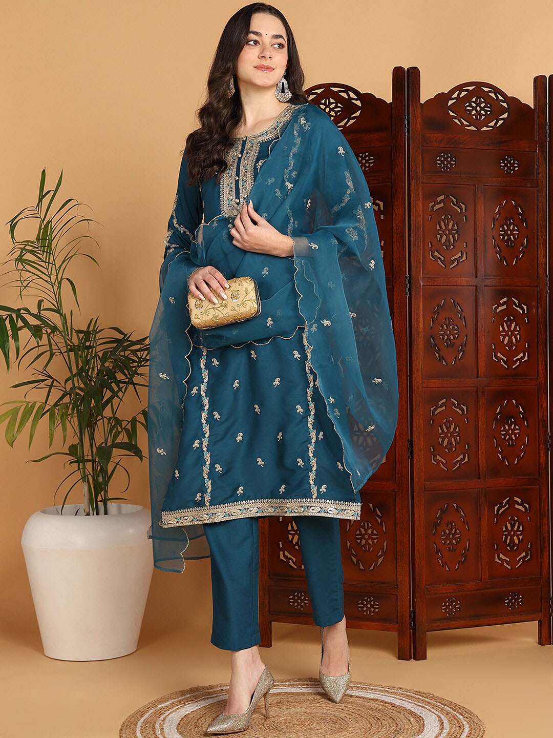 AHIKA Ethnic Motifs Embroidered Round Neck Straight Kurta With Trousers & Dupatta, Teal
AHIKA Ethnic Motifs Embroidered Round Neck Straight Kurta With Trousers & Dupatta, Teal
