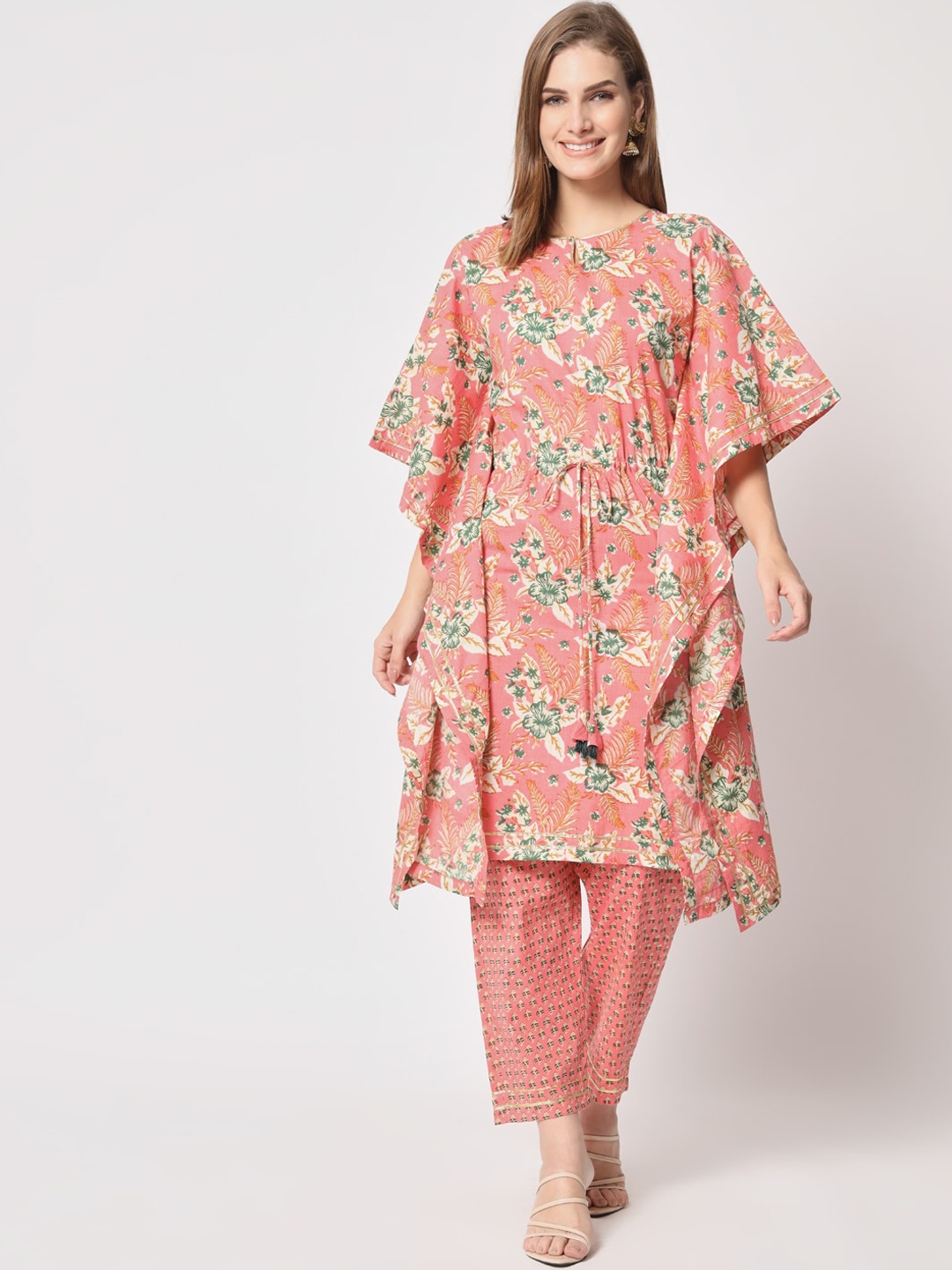 SALWAT Notch Neck Floral Printed Extended Sleeves Gotta Patti Cotton Kaftan Kurta, Pink
SALWAT Notch Neck Floral Printed Extended Sleeves Gotta Patti Cotton Kaftan Kurta, Pink
