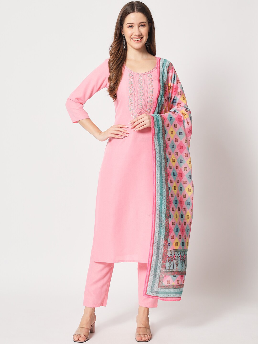 SALWAT Ethnic Motifs Embroidered Regular Thread Work Kurta with Trousers & Dupatta, Pink
SALWAT Ethnic Motifs Embroidered Regular Thread Work Kurta with Trousers & Dupatta, Pink