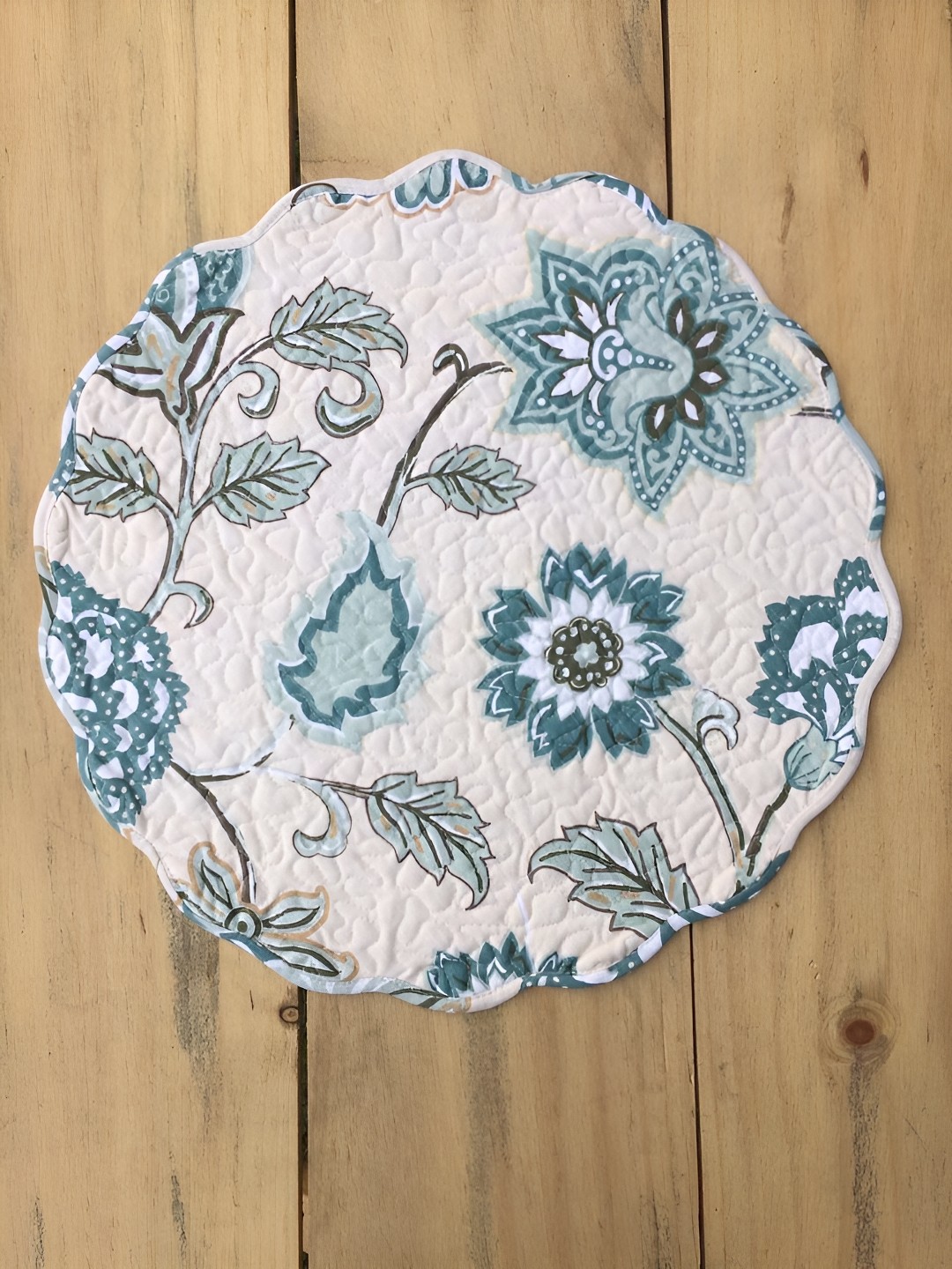 BELLEVEN White & Blue 4 Pieces Floral Printed Pure Cotton Quilted Round Table Placemats
BELLEVEN White & Blue 4 Pieces Floral Printed Pure Cotton Quilted Round Table Placemats