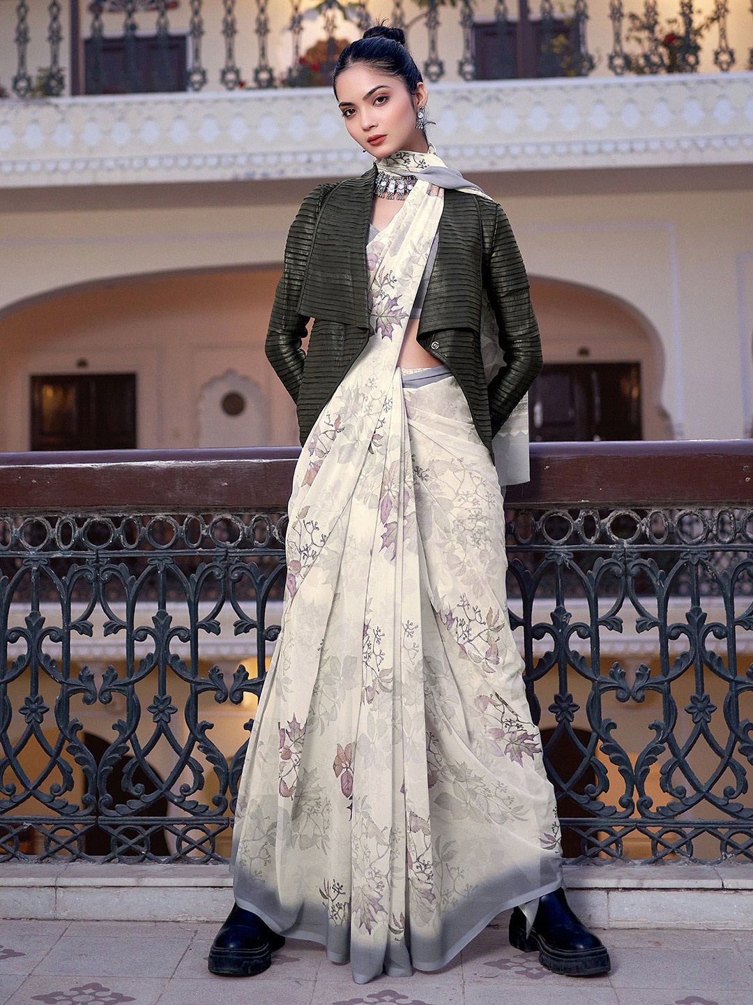 Satrani Off White & Grey Floral Printed Saree