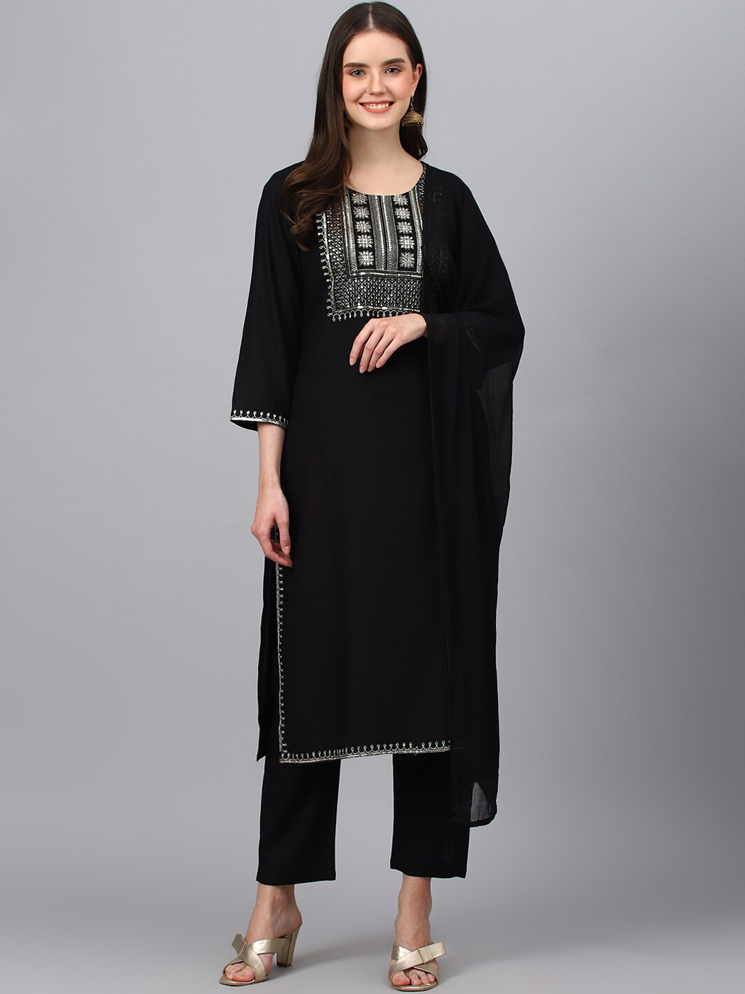 Negen Ethnic Motifs Yoke Design Regular Thread Work Kurta with Trousers & Dupatta, Black
Negen Ethnic Motifs Yoke Design Regular Thread Work Kurta with Trousers & Dupatta, Black