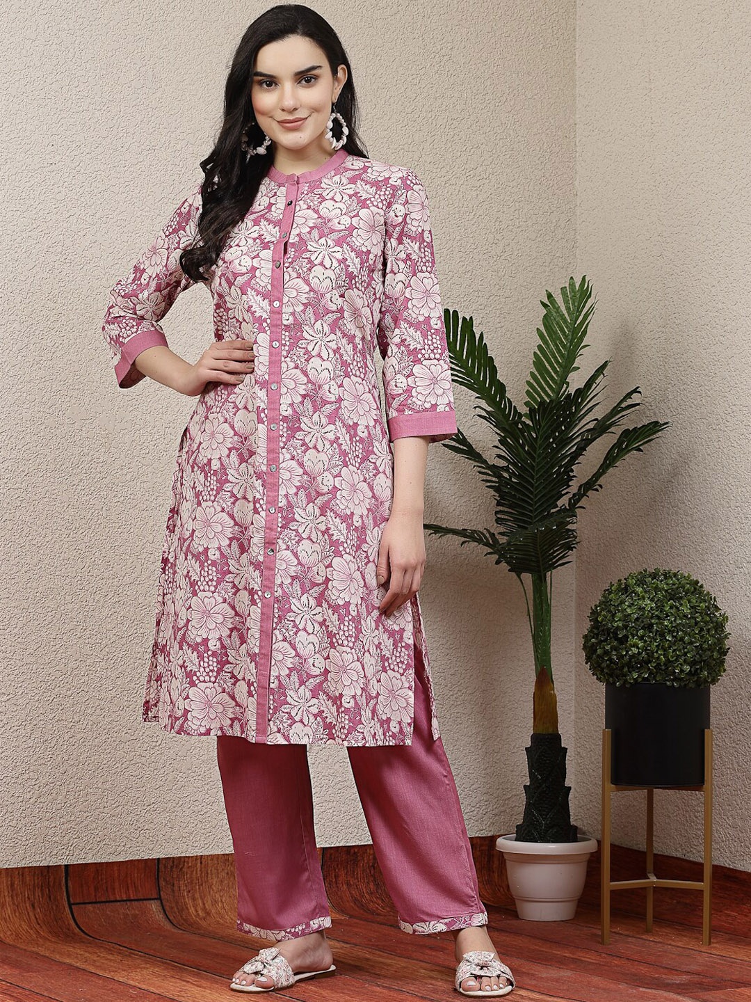 Nayam By Lakshita Floral Printed Mandarin Collar Straight Kurta with Palazzos, Purple
Nayam By Lakshita Floral Printed Mandarin Collar Straight Kurta with Palazzos, Purple