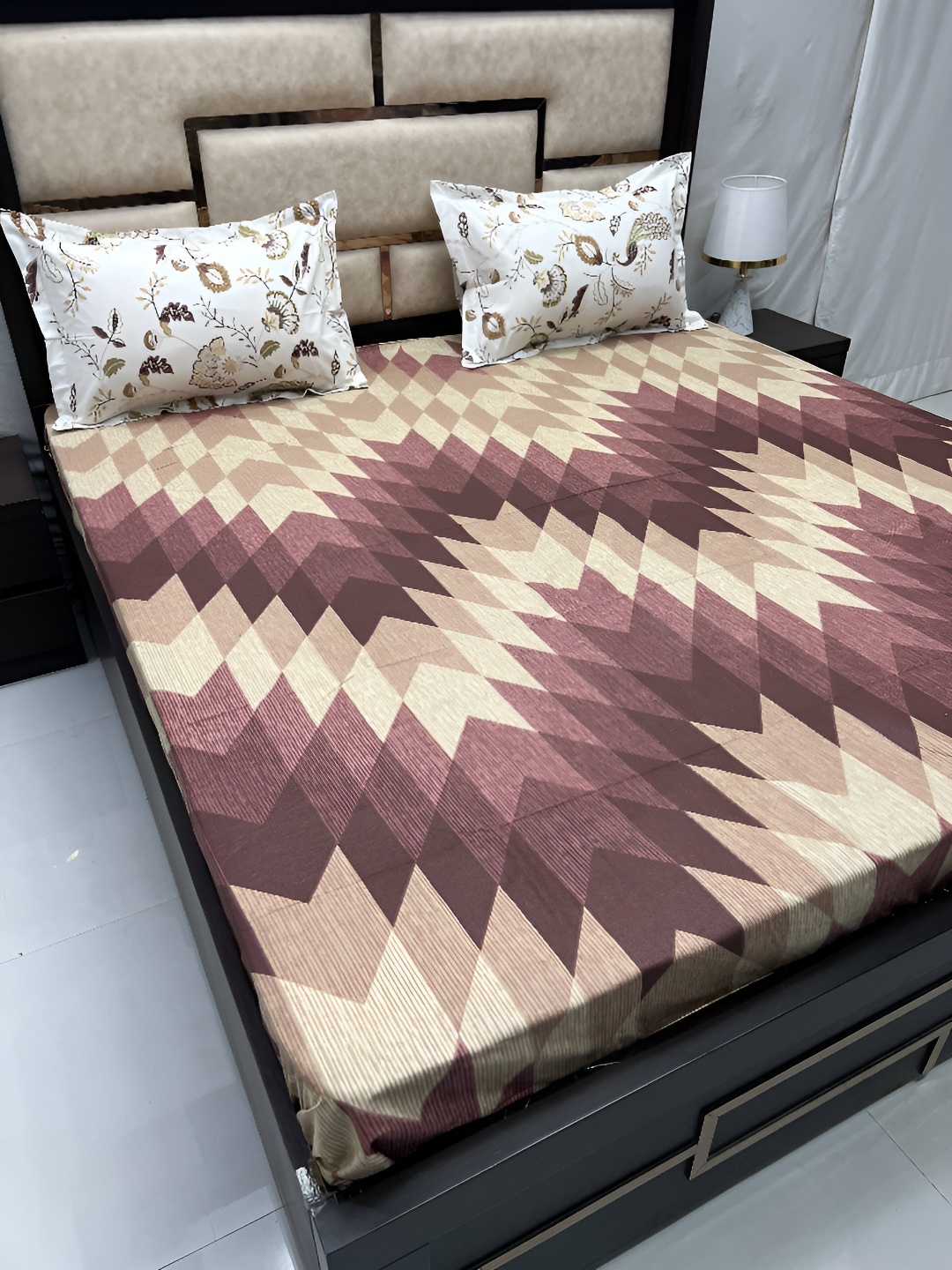Pure Decor Brown Geometric Printed 260 TC Pure Cotton King Bedsheet with 2 Pillow Covers
Pure Decor Brown Geometric Printed 260 TC Pure Cotton King Bedsheet with 2 Pillow Covers