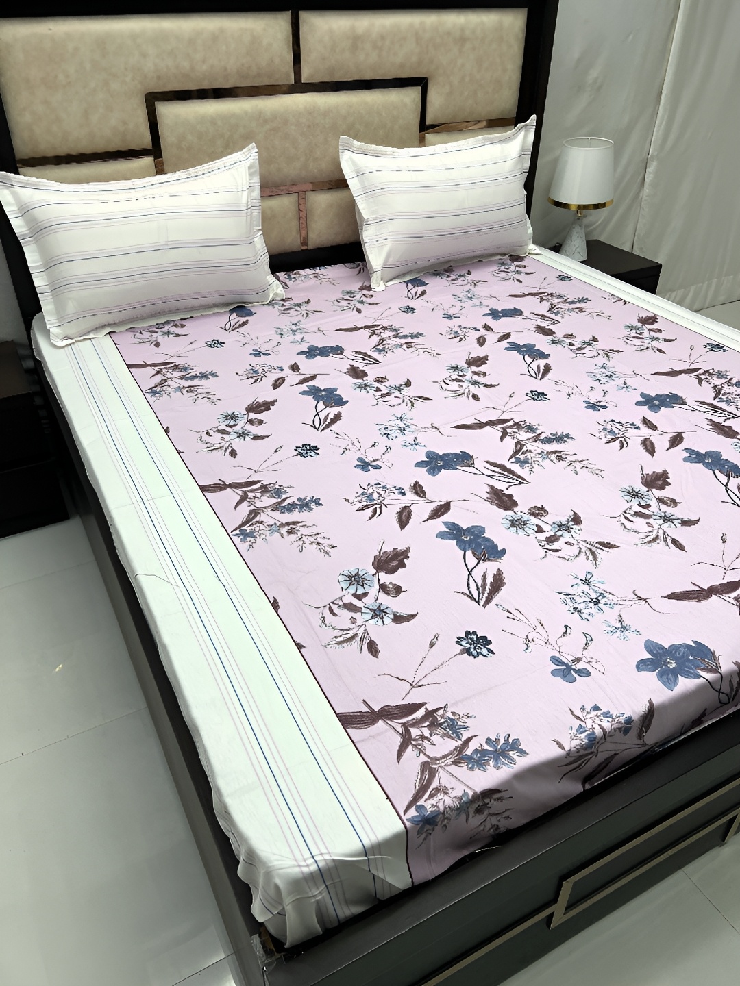 Pure Decor Pink Floral Printed 380 TC Pure Cotton King Bedsheet with 2 Pillow Covers
Pure Decor Pink Floral Printed 380 TC Pure Cotton King Bedsheet with 2 Pillow Covers
