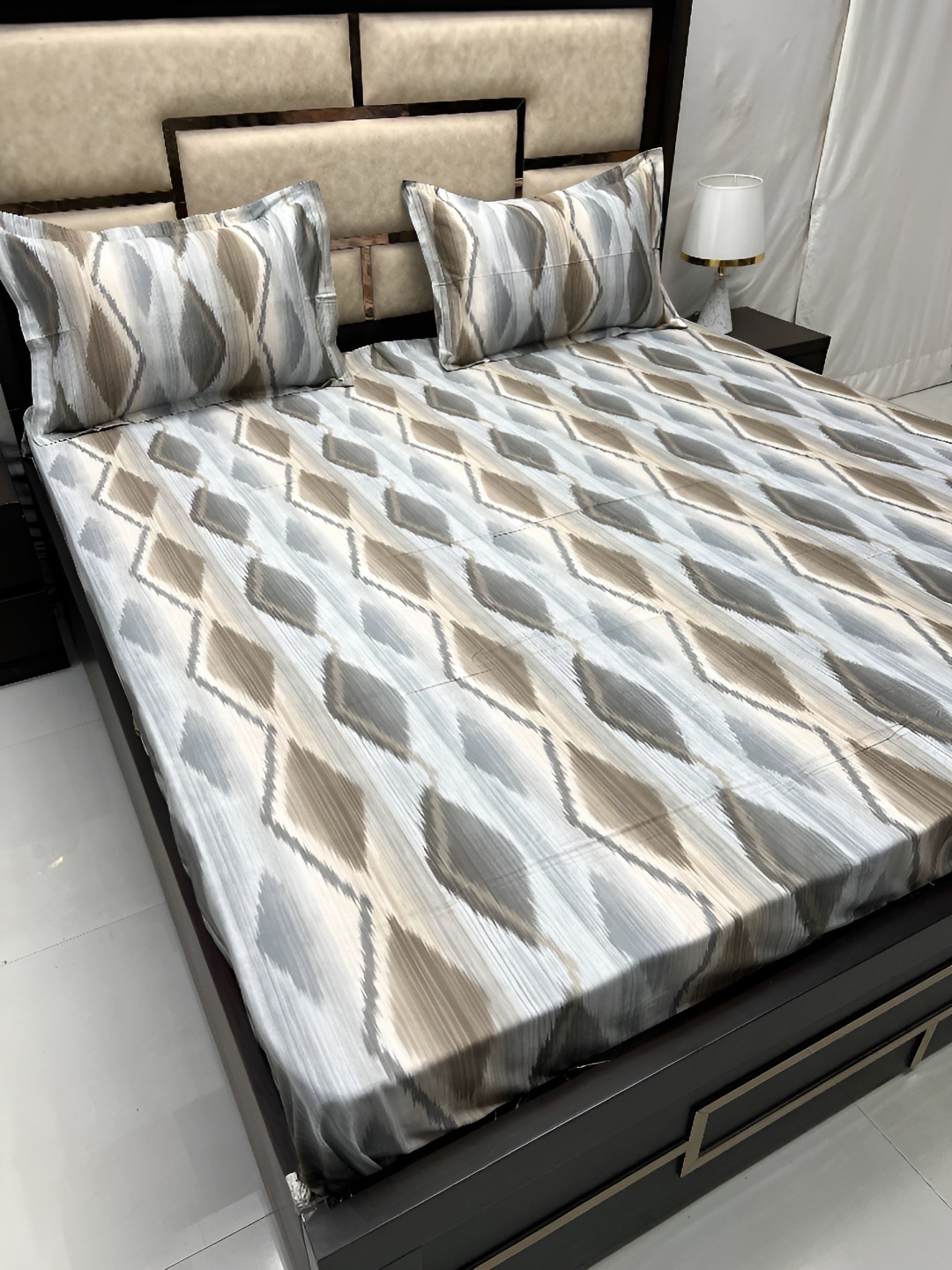 Pure Decor Grey Geometric Printed 400 TC Pure Cotton King Bedsheet with 2 Pillow Covers
Pure Decor Grey Geometric Printed 400 TC Pure Cotton King Bedsheet with 2 Pillow Covers