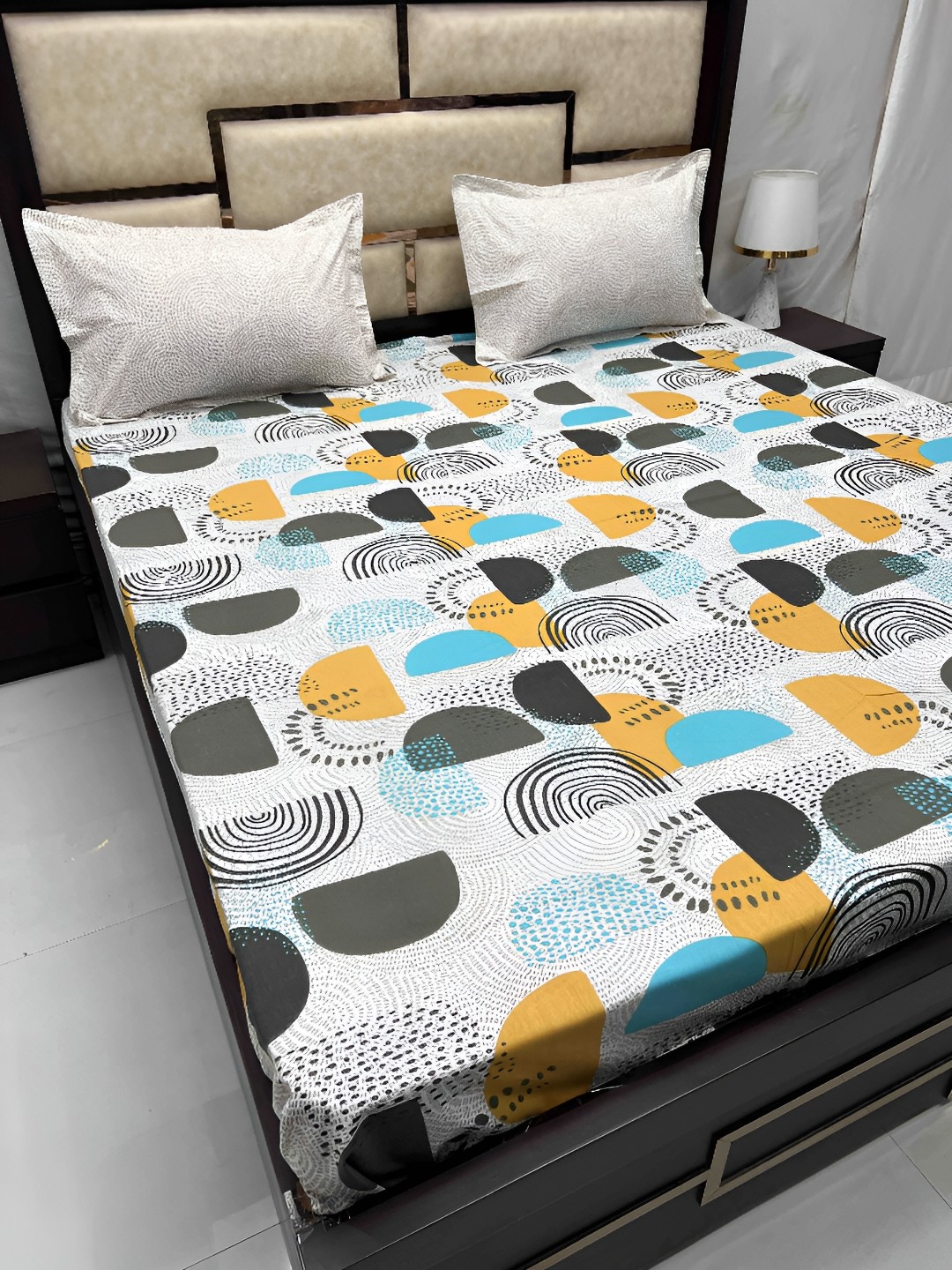 Pure Decor Grey Geometric Printed 260 TC Pure Cotton King Bedsheet with 2 Pillow Covers
Pure Decor Grey Geometric Printed 260 TC Pure Cotton King Bedsheet with 2 Pillow Covers