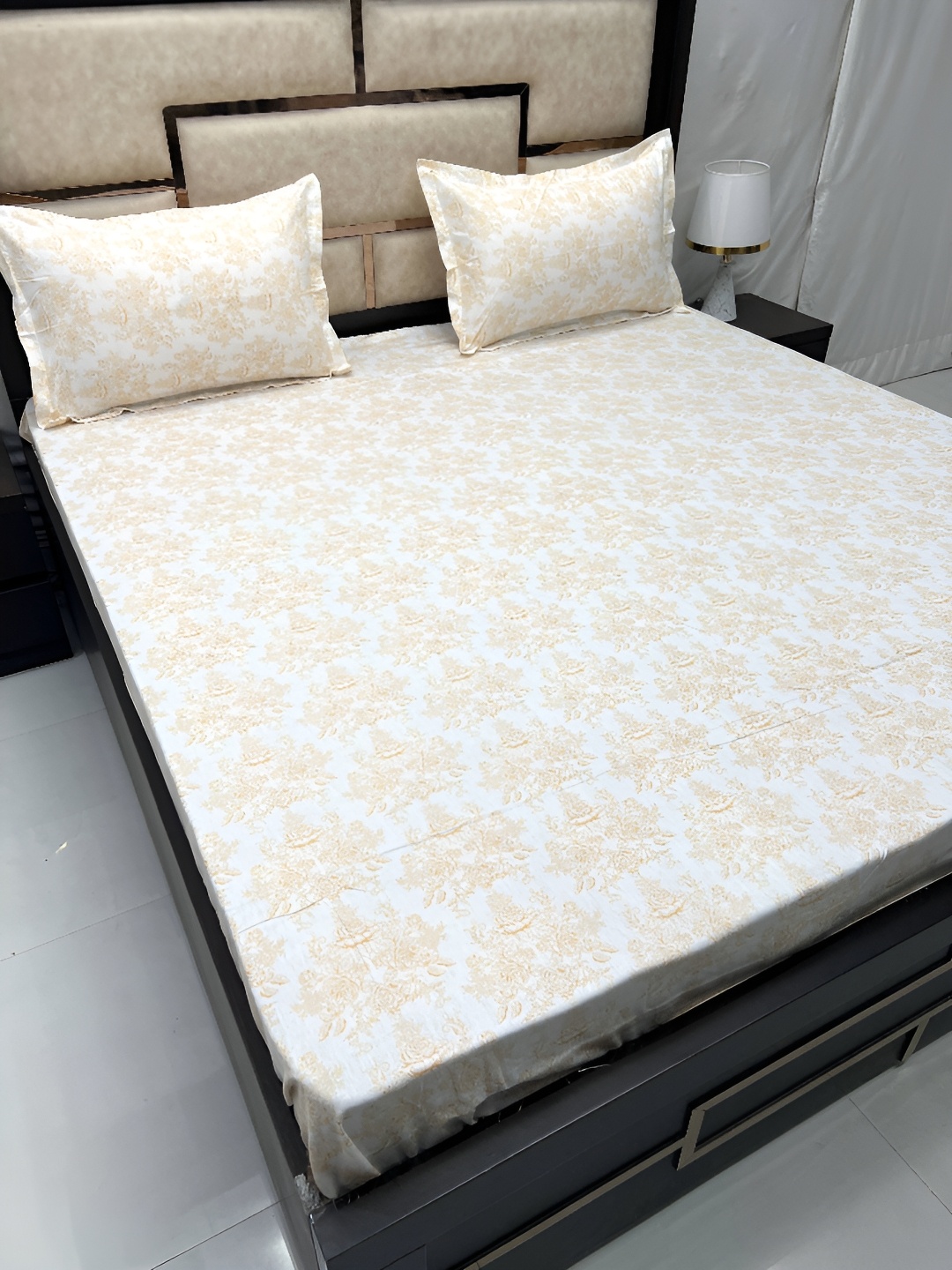 Pure Decor Orange Floral Printed 380 TC Pure Cotton King Bedsheet with 2 Pillow Covers
Pure Decor Orange Floral Printed 380 TC Pure Cotton King Bedsheet with 2 Pillow Covers