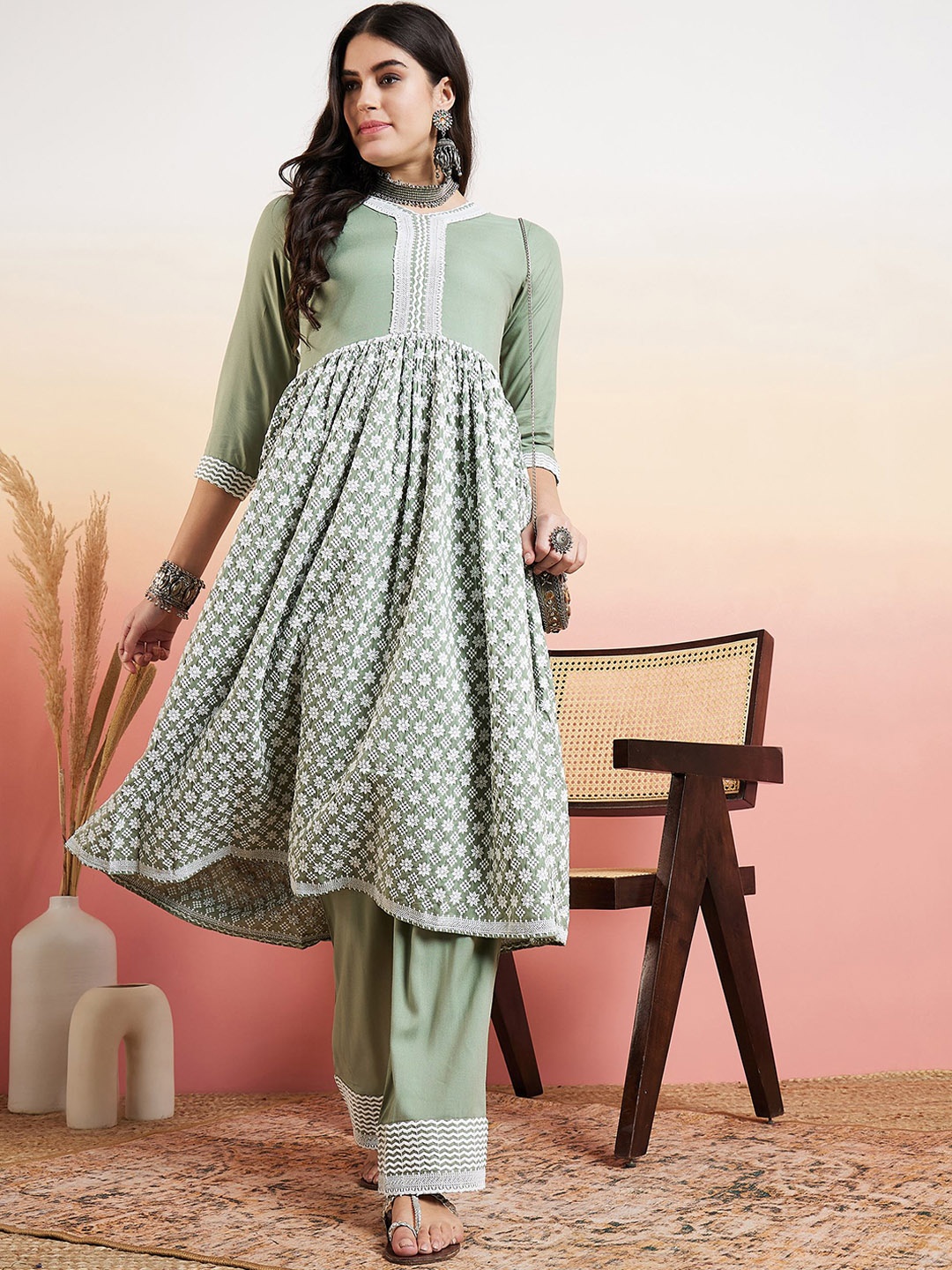 Inddus Green V-Neck Floral Embroidered Chikankari Pure Cotton Anarkali Kurta with Palazzos
Inddus Green V-Neck Floral Embroidered Chikankari Pure Cotton Anarkali Kurta with Palazzos