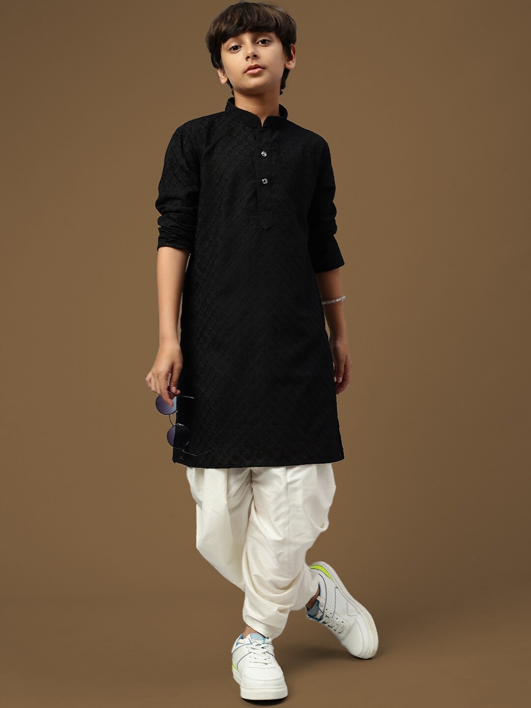 Sanwara Boys Ethnic Motifs Embroidered Regular Chikankari Kurta With Dhoti Pant, Black
Sanwara Boys Ethnic Motifs Embroidered Regular Chikankari Kurta With Dhoti Pant, Black
