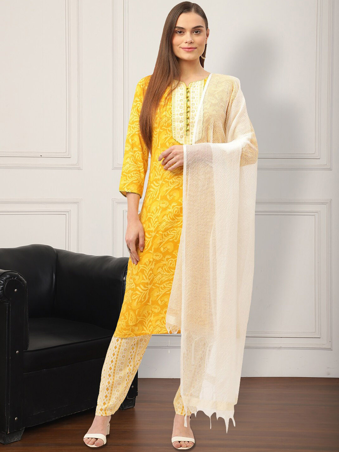 Anouk Floral Printed Round Neck Pure Cotton Straight Kurta With Trousers & Dupatta, Yellow
Anouk Floral Printed Round Neck Pure Cotton Straight Kurta With Trousers & Dupatta, Yellow