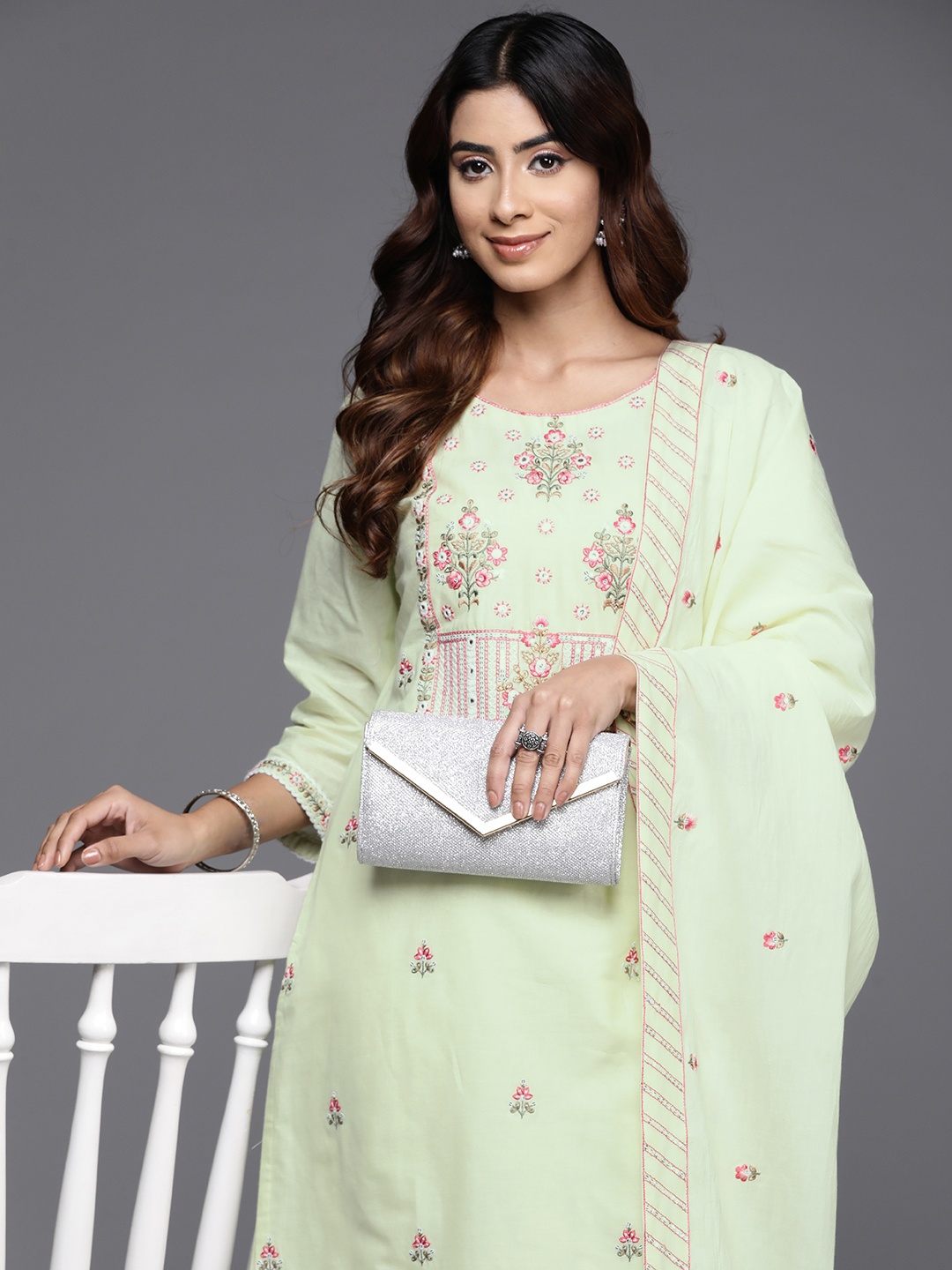 Varanga Women Floral Embroidered Regular Thread Work Pure Cotton Kurta with Trousers & With Dupatta, Green
Varanga Women Floral Embroidered Regular Thread Work Pure Cotton Kurta with Trousers & With Dupatta, Green