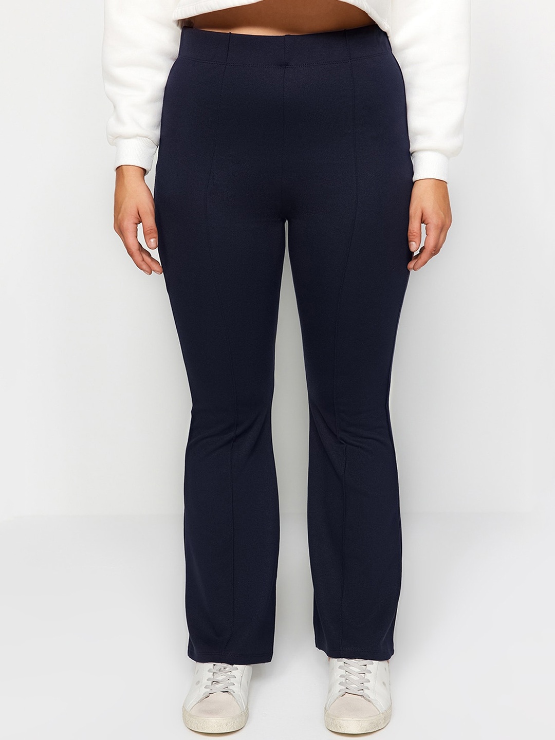 Trendyol Women Regular Fit Mid-Rise Casual Knitted Flat-Front Bootcut Trousers, Navy blue
Trendyol Women Regular Fit Mid-Rise Casual Knitted Flat-Front Bootcut Trousers, Navy blue