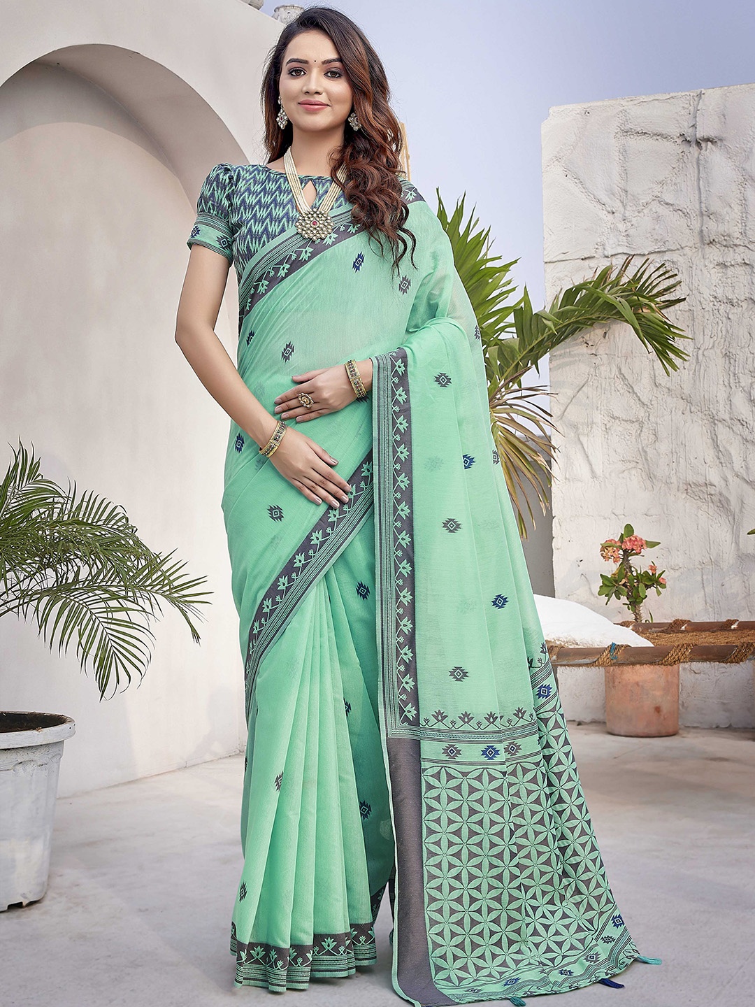 Ekta Textiles Ethnic Motifs Woven Design Zari Pure Silk Banarasi Saree, Turquoise blue
Ekta Textiles Ethnic Motifs Woven Design Zari Pure Silk Banarasi Saree, Turquoise blue