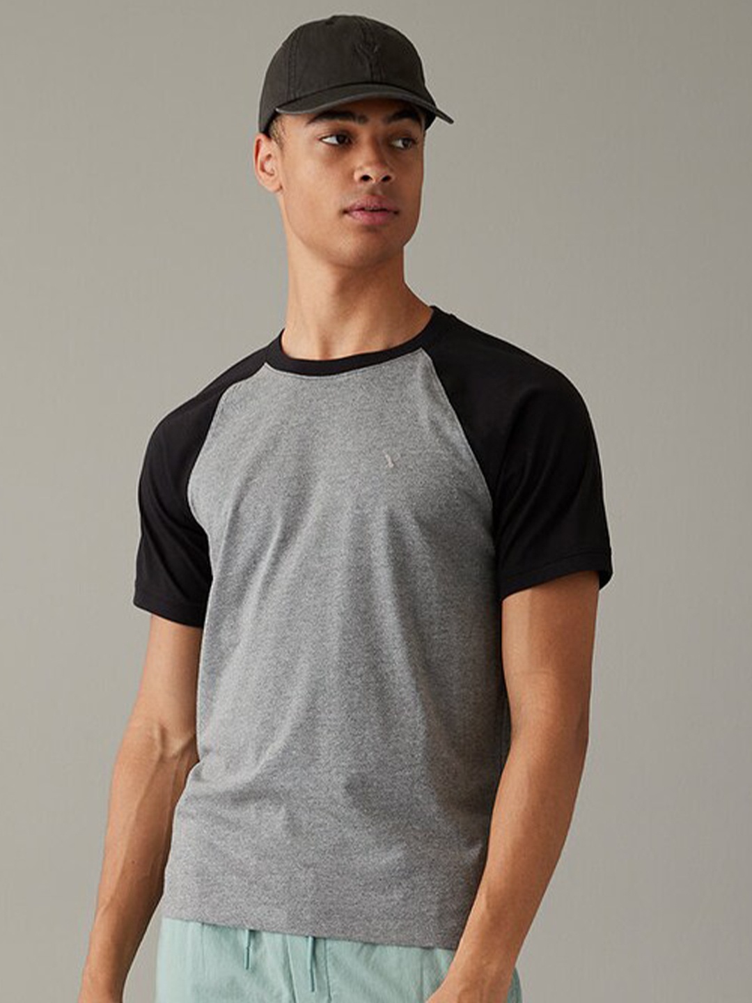 AMERICAN EAGLE OUTFITTERS Colourblocked Round Neck Raglan Sleeves Cotton T-shirt, Grey
AMERICAN EAGLE OUTFITTERS Colourblocked Round Neck Raglan Sleeves Cotton T-shirt, Grey