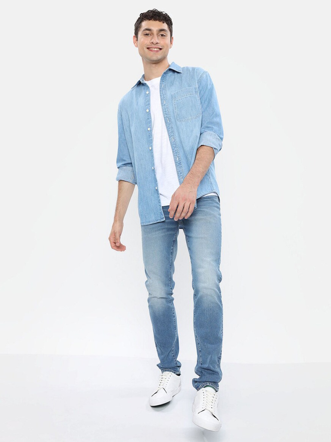 AMERICAN EAGLE OUTFITTERS Spread Collar Chest Pocket Full Sleeves Cotton Denim Shirt, Blue
AMERICAN EAGLE OUTFITTERS Spread Collar Chest Pocket Full Sleeves Cotton Denim Shirt, Blue