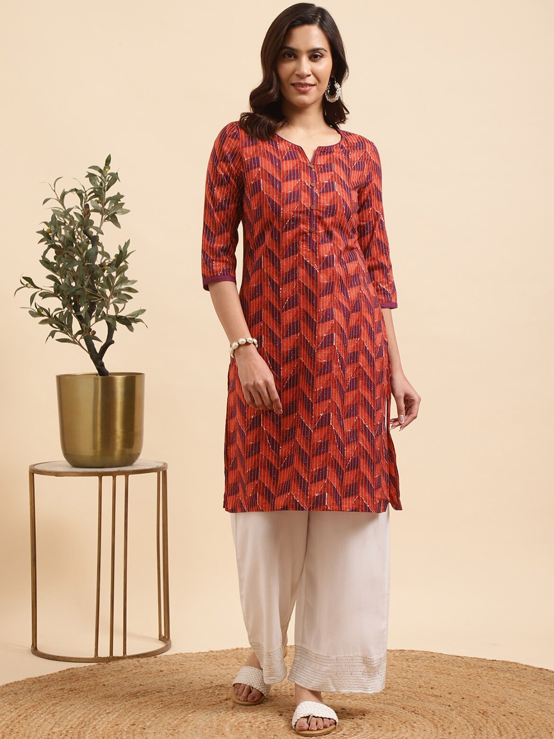 Rangita Geometric Printed Notch Neck Pure Cotton Straight Kurta with Palazzo, Maroon
Rangita Geometric Printed Notch Neck Pure Cotton Straight Kurta with Palazzo, Maroon