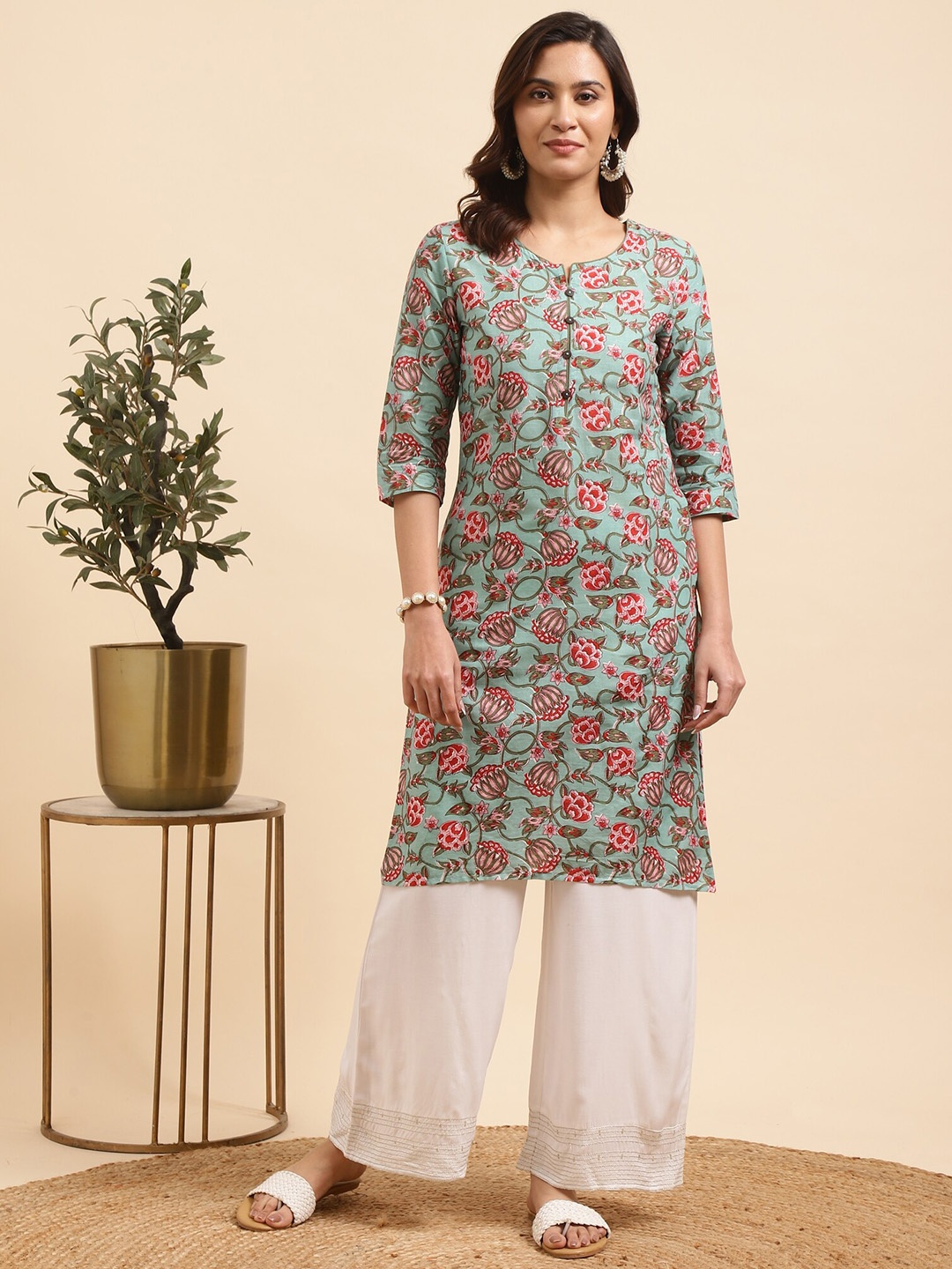 Rangita Floral Printed Notch Neck Regular Sleeves Pure Cotton Straight Kurta With Palazzos, Sea green
Rangita Floral Printed Notch Neck Regular Sleeves Pure Cotton Straight Kurta With Palazzos, Sea green
