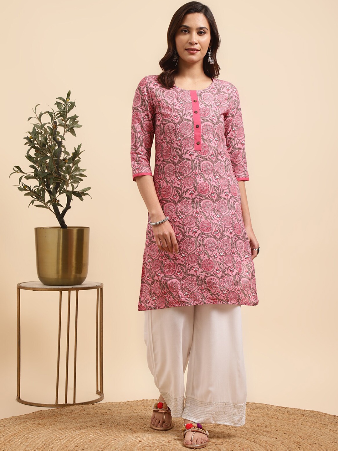 Rangita Floral Printed Round Neck Regular Sleeves Pure Cotton Kurta With Palazzos, Pink
Rangita Floral Printed Round Neck Regular Sleeves Pure Cotton Kurta With Palazzos, Pink