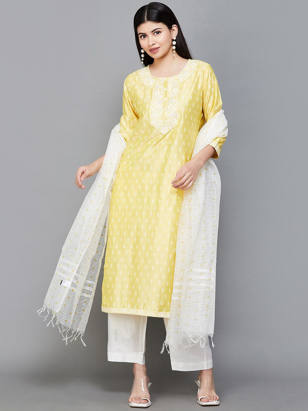 Melange by Lifestyle Ethnic Motifs Printed Round Neck Kurta with Trousers & Dupatta, Yellow
Melange by Lifestyle Ethnic Motifs Printed Round Neck Kurta with Trousers & Dupatta, Yellow