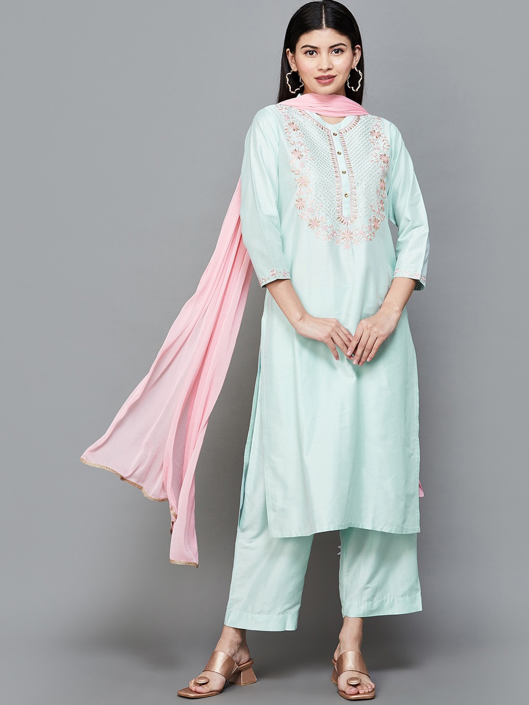 Melange by Lifestyle Ethnic Motifs Embroidered Straight Kurta with Trouser & Dupatta, Blue
Melange by Lifestyle Ethnic Motifs Embroidered Straight Kurta with Trouser & Dupatta, Blue