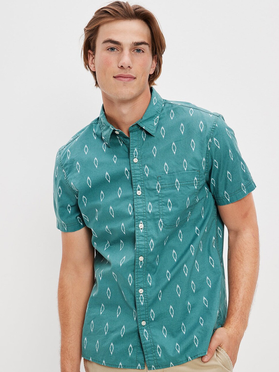 AMERICAN EAGLE OUTFITTERS Geometric Printed Spread Collar Short Sleeve Casual Shirt, Green
AMERICAN EAGLE OUTFITTERS Geometric Printed Spread Collar Short Sleeve Casual Shirt, Green