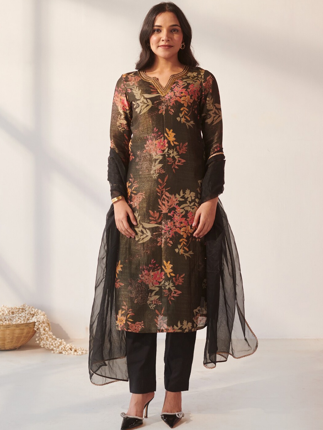 Ambraee Floral Printed Beads and Stones Notch Neck Straight Kurta With Trousers & Dupatta, Black
Ambraee Floral Printed Beads and Stones Notch Neck Straight Kurta With Trousers & Dupatta, Black