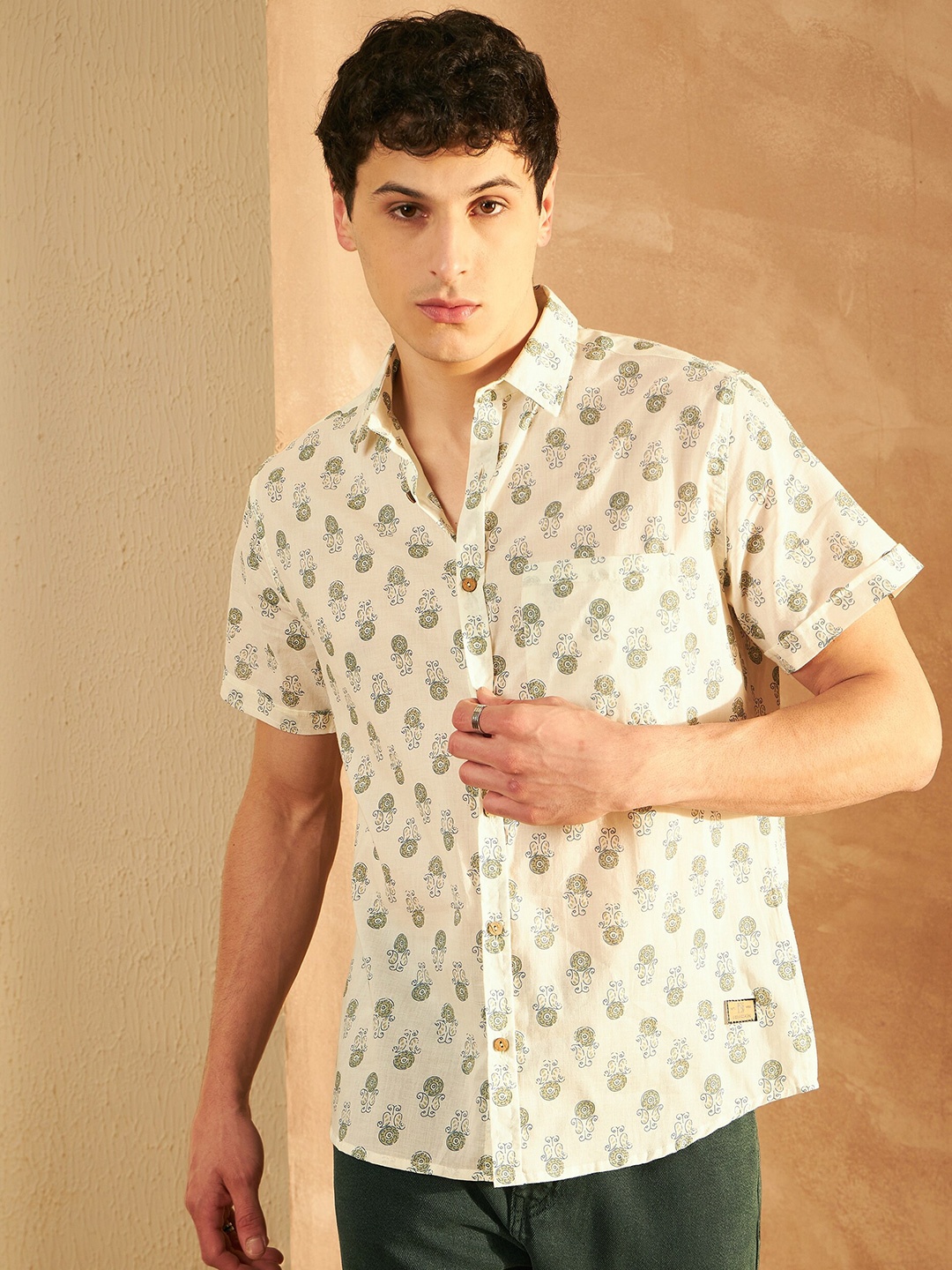 DENNISON Smart Ethnic Motifs Printed Spread Collar Cotton Oversized Lightweight Shirt, Cream
DENNISON Smart Ethnic Motifs Printed Spread Collar Cotton Oversized Lightweight Shirt, Cream