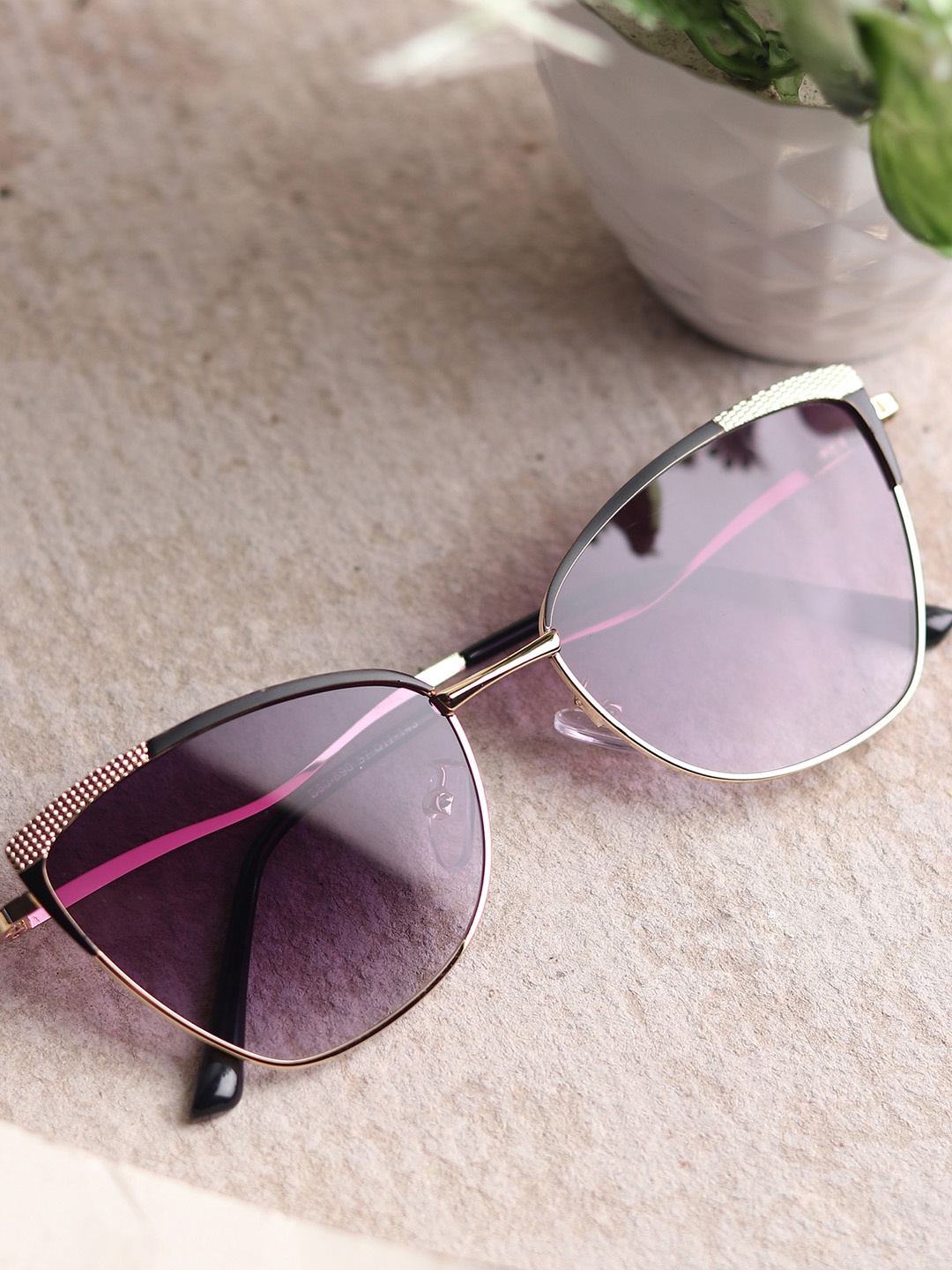 DressBerry Unisex Purple Cateye Sunglasses with UV Protected Lens Cat-eye vergara Purple
DressBerry Unisex Purple Cateye Sunglasses with UV Protected Lens Cat-eye vergara Purple