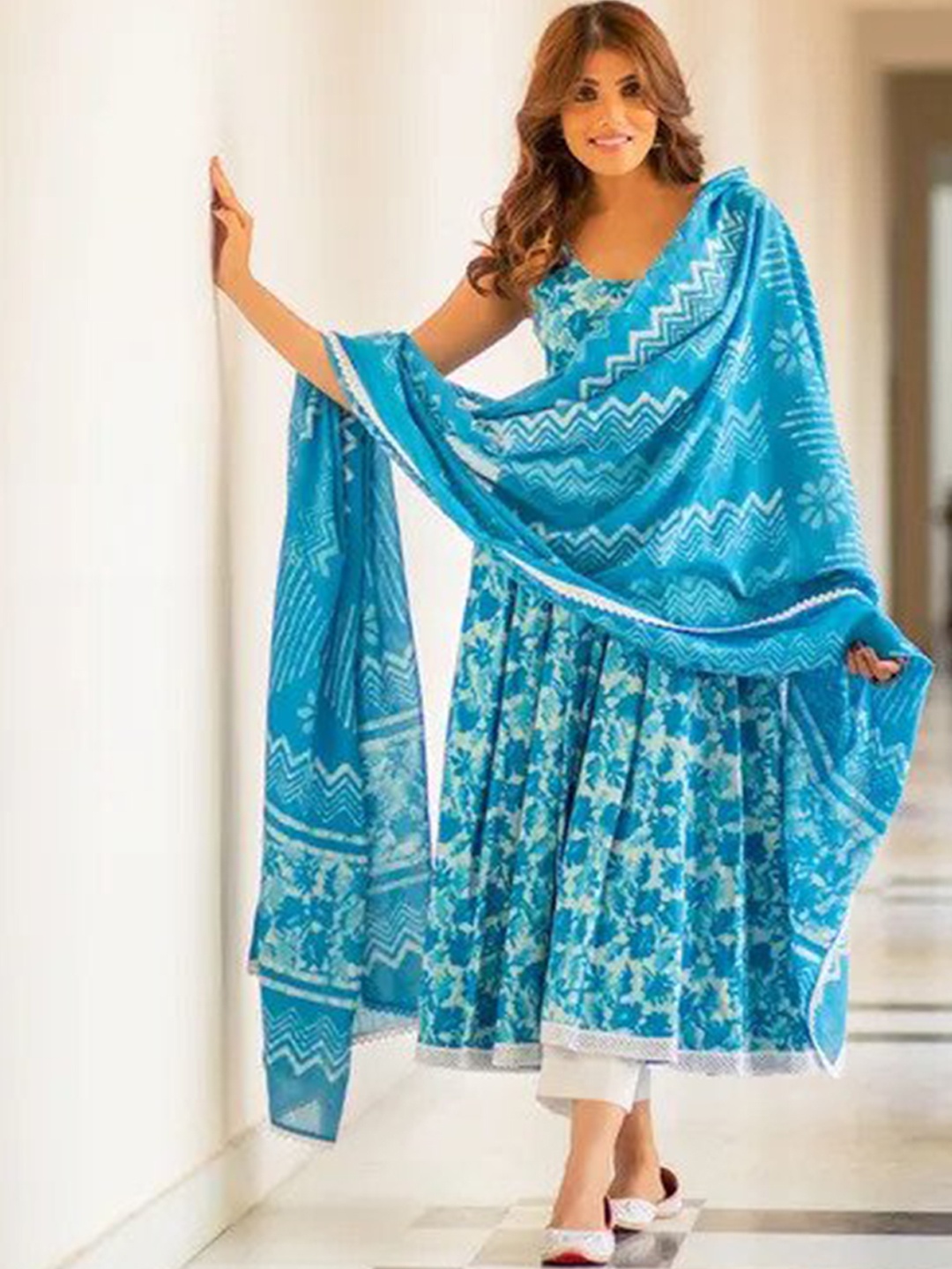 Archna tex Floral Printed U-Neck Pure Cotton Anarkali Kurta with Trousers & With Dupatta, Turquoise blue
Archna tex Floral Printed U-Neck Pure Cotton Anarkali Kurta with Trousers & With Dupatta, Turquoise blue
