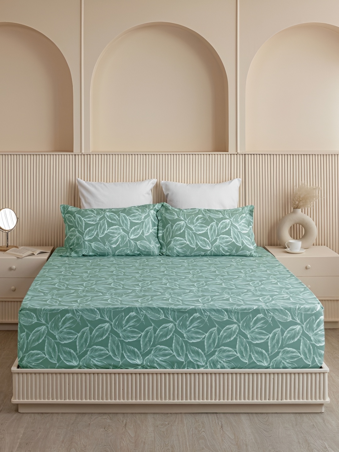 HOMEMONDE Blue & White Floral 210 TC Fitted Cotton King Bedsheet with 2 Pillow Covers
HOMEMONDE Blue & White Floral 210 TC Fitted Cotton King Bedsheet with 2 Pillow Covers