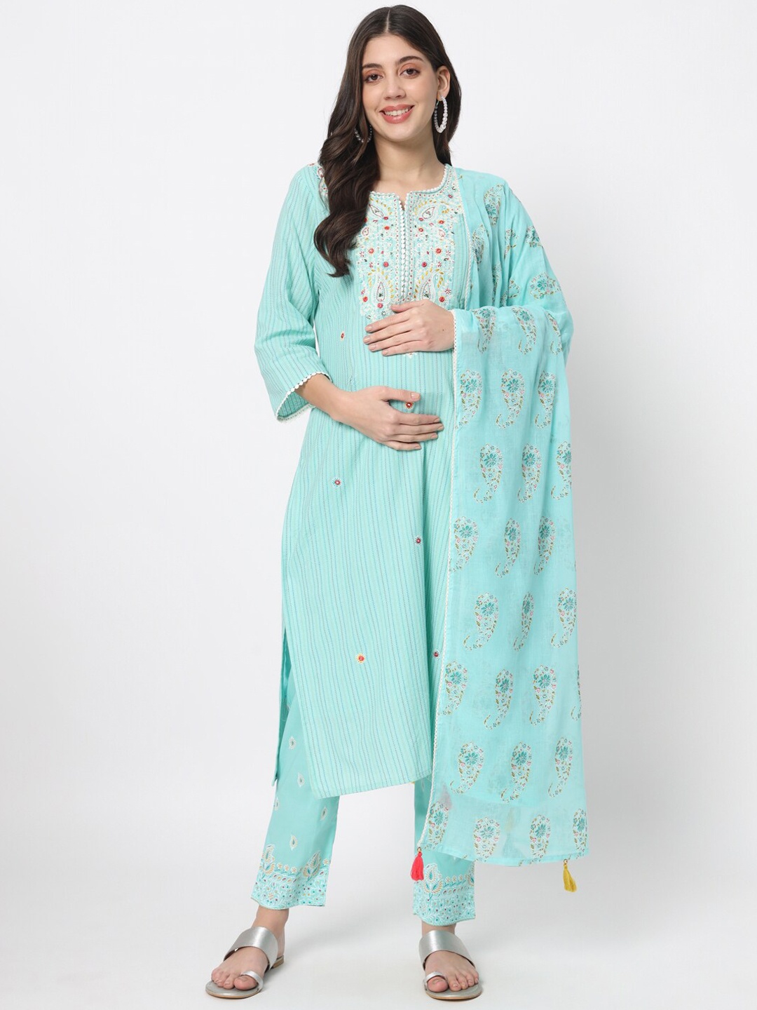 mumzhug Ethnic Motifs Embroidered Straight Thread Work Kurta With Trousers & Dupatta, Turquoise blue
mumzhug Ethnic Motifs Embroidered Straight Thread Work Kurta With Trousers & Dupatta, Turquoise blue