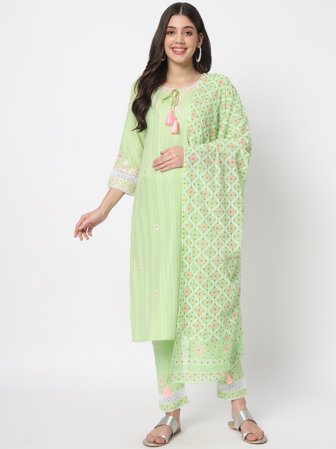 mumzhug Floral Embroidered Tie-Up Neck Maternity Kurta with Trousers & Dupatta, Green
mumzhug Floral Embroidered Tie-Up Neck Maternity Kurta with Trousers & Dupatta, Green
