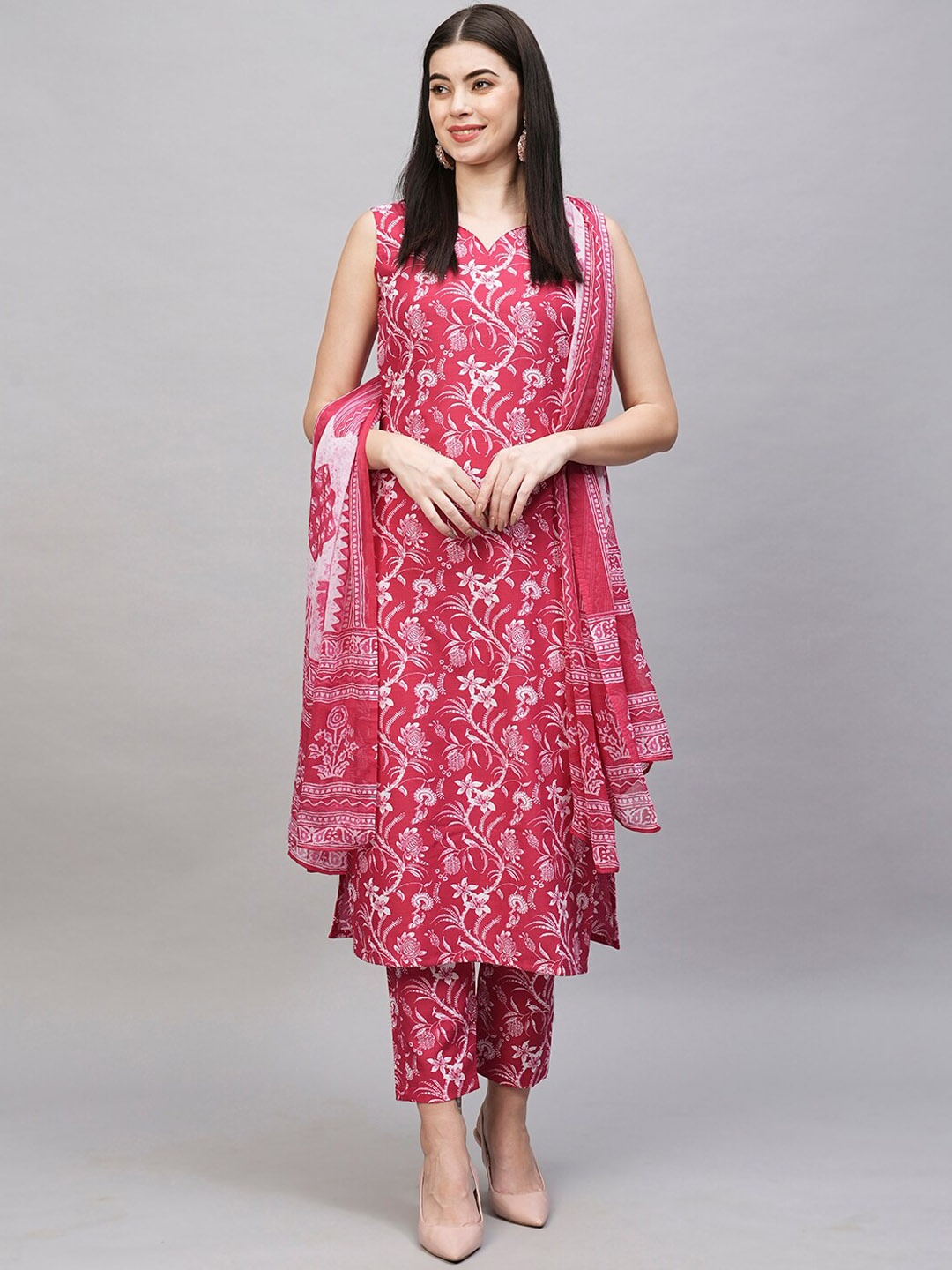 KALINI Floral Printed Sweetheart Neck Regular Straight Kurta With Trousers & Dupatta, Pink
KALINI Floral Printed Sweetheart Neck Regular Straight Kurta With Trousers & Dupatta, Pink
