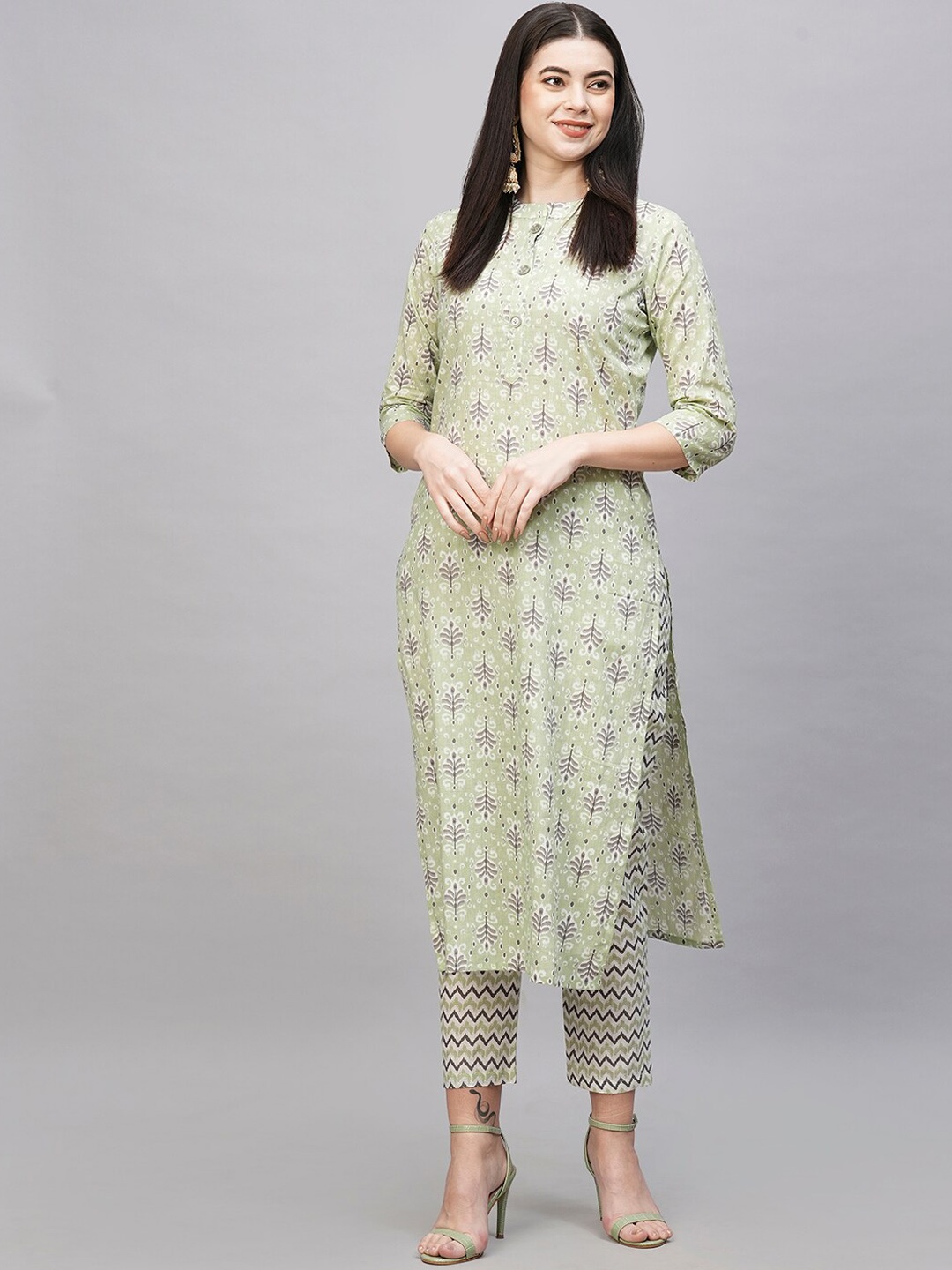 KALINI Ethnic Motifs Printed Band Collar Three-Quarter Sleeves Cotton Kurta Set, Green
KALINI Ethnic Motifs Printed Band Collar Three-Quarter Sleeves Cotton Kurta Set, Green