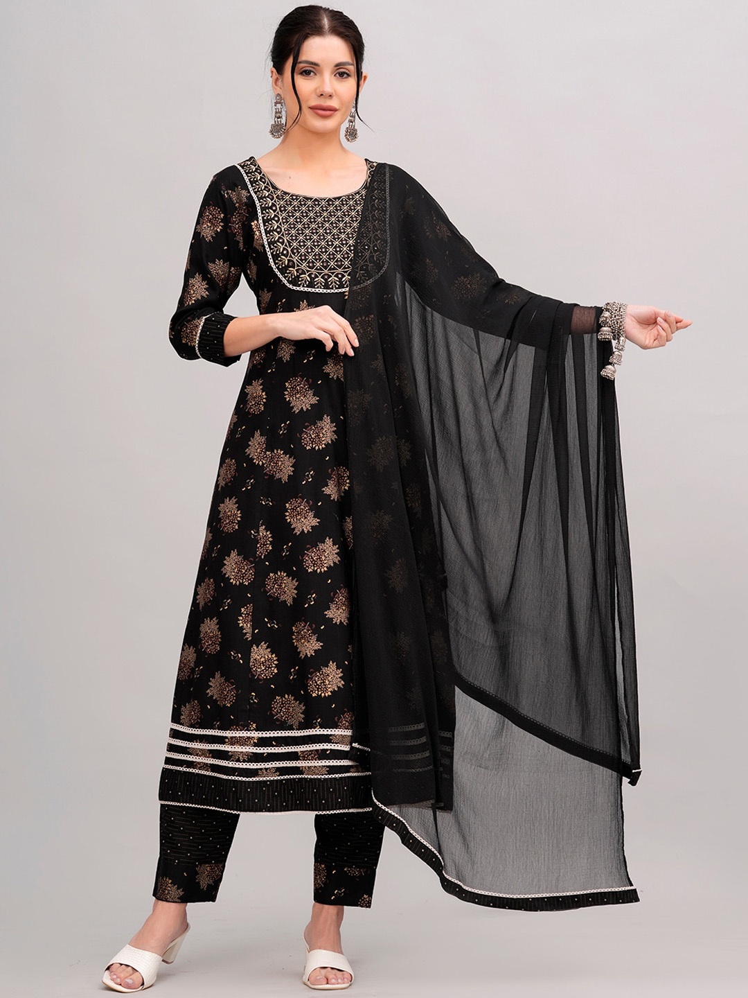 JC4U Floral Printed Regular Gotta Patti A-Line Kurta with Trousers & Dupatta, Black
JC4U Floral Printed Regular Gotta Patti A-Line Kurta with Trousers & Dupatta, Black