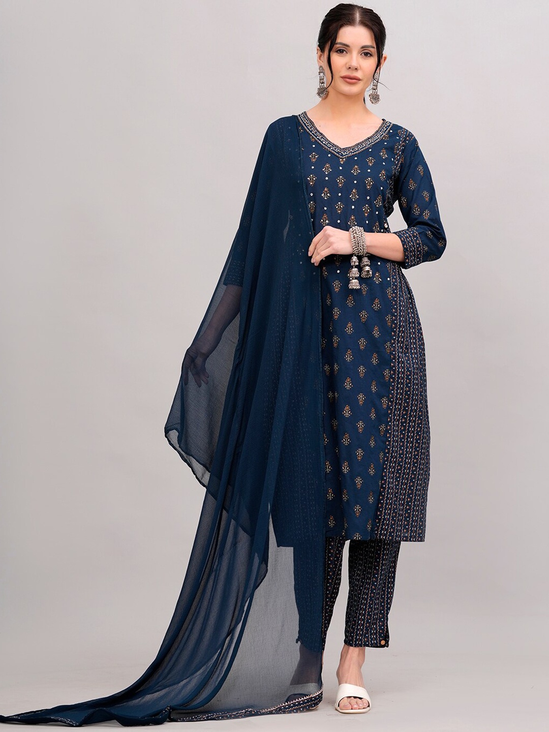 HIGHLIGHT FASHION EXPORT Ethnic Motifs Cotton Fabric Straight Kurta Trouser & Dupatta, Navy blue
HIGHLIGHT FASHION EXPORT Ethnic Motifs Cotton Fabric Straight Kurta Trouser & Dupatta, Navy blue