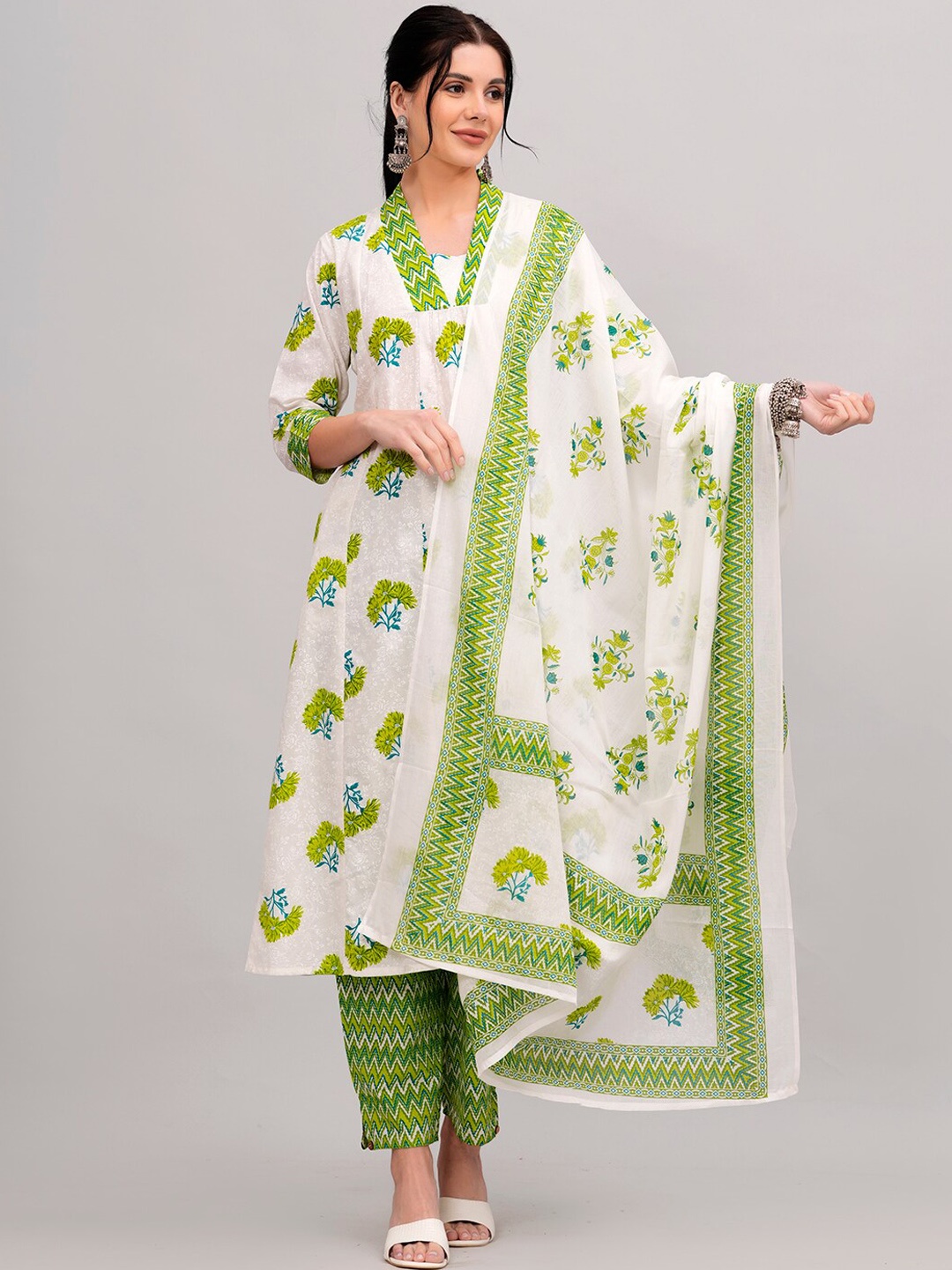 HIGHLIGHT FASHION EXPORT Ethnic Motifs Printed Pure Cotton Kurta With Trousers & Dupatta, Green
HIGHLIGHT FASHION EXPORT Ethnic Motifs Printed Pure Cotton Kurta With Trousers & Dupatta, Green