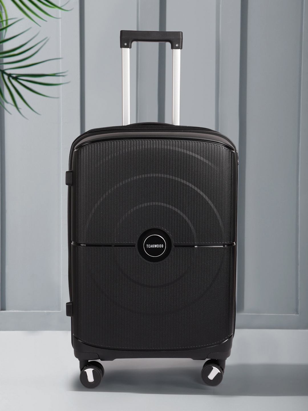 Teakwood Leathers Circle 360 Degree Rotation Hard-Sided Medium-Sized Trolley Bag 54.6L, Black
Teakwood Leathers Circle 360 Degree Rotation Hard-Sided Medium-Sized Trolley Bag 54.6L, Black
