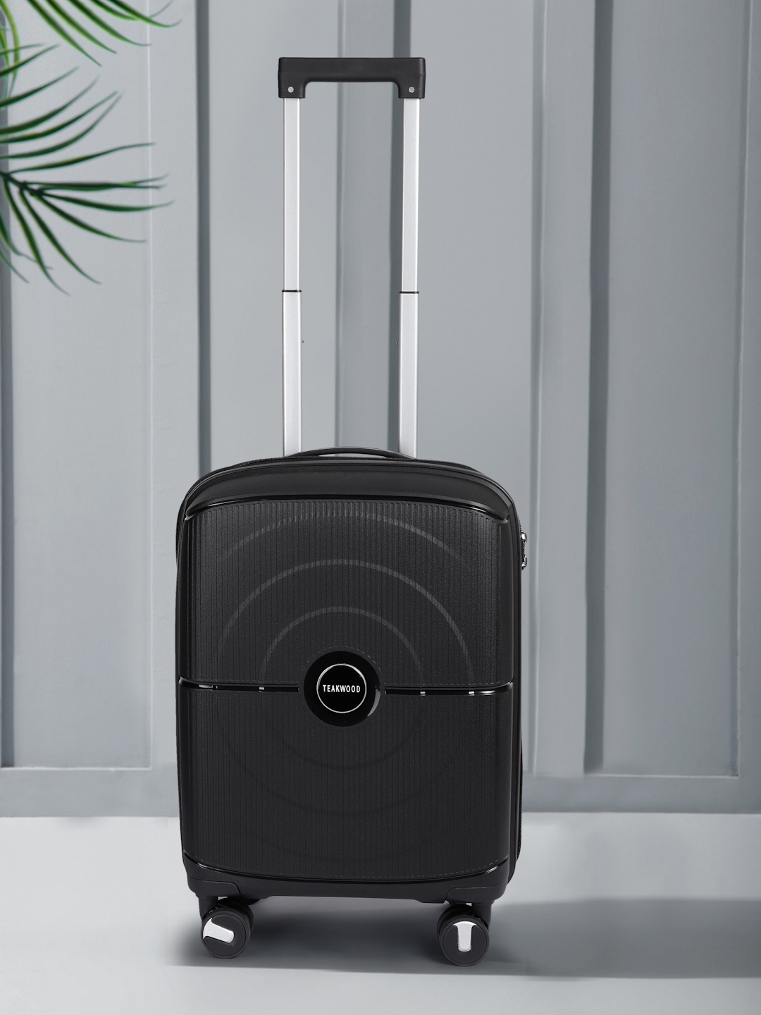 Teakwood Leathers Circle 360-Degree Rotation Hard-Sided Cabin-Sized Trolley Bag 32.2L, Black
Teakwood Leathers Circle 360-Degree Rotation Hard-Sided Cabin-Sized Trolley Bag 32.2L, Black